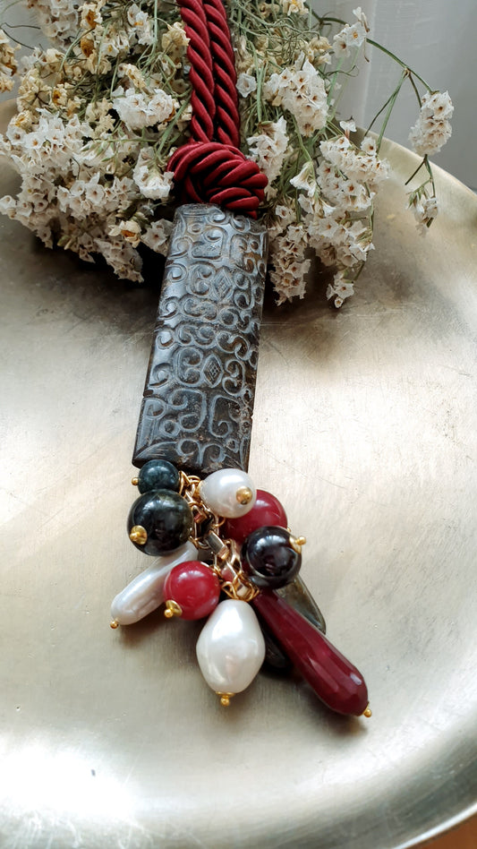 Collana in seta con giada, perle, labradorite, granato