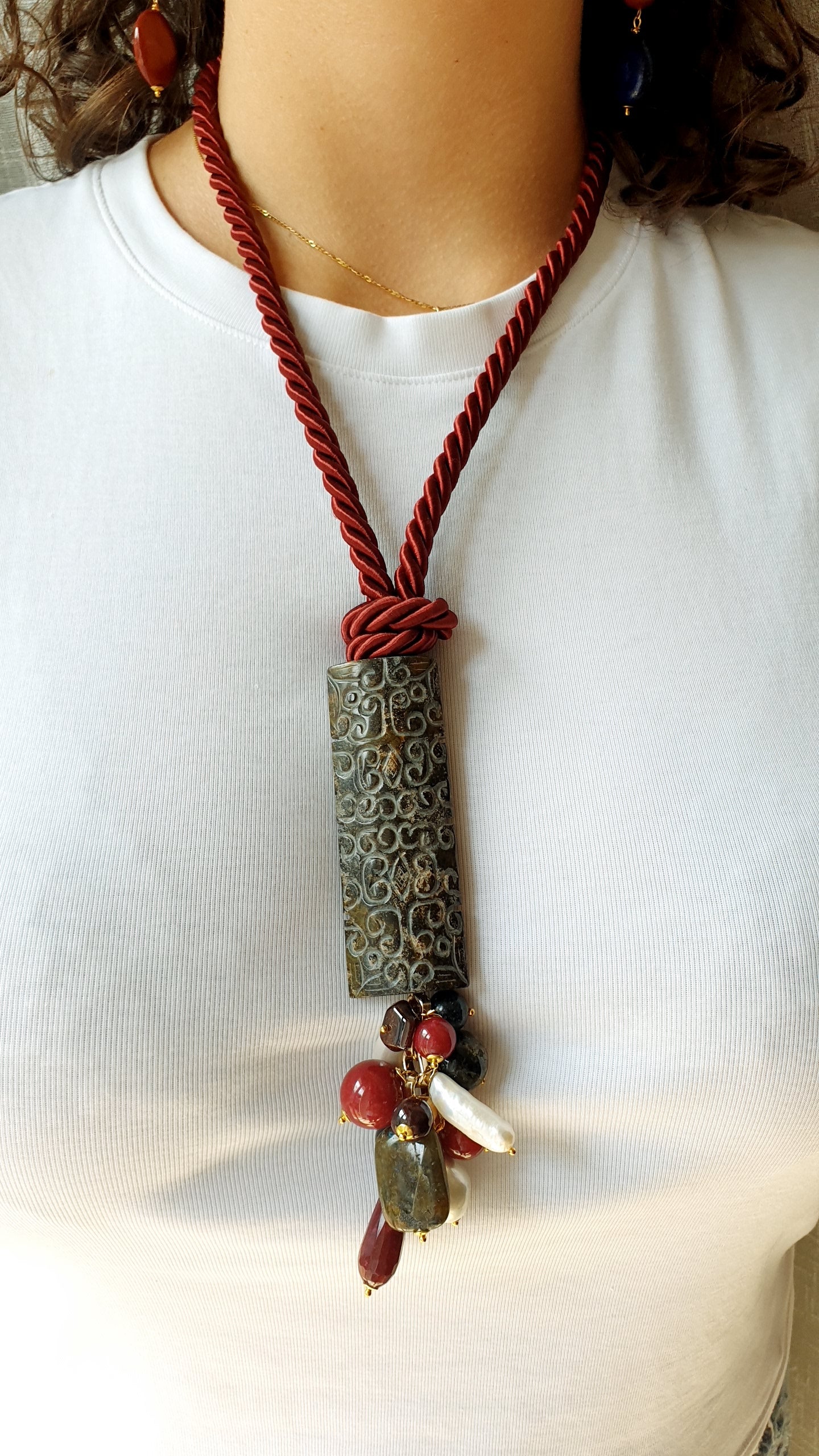 Collana in seta con giada, perle, labradorite, granato
