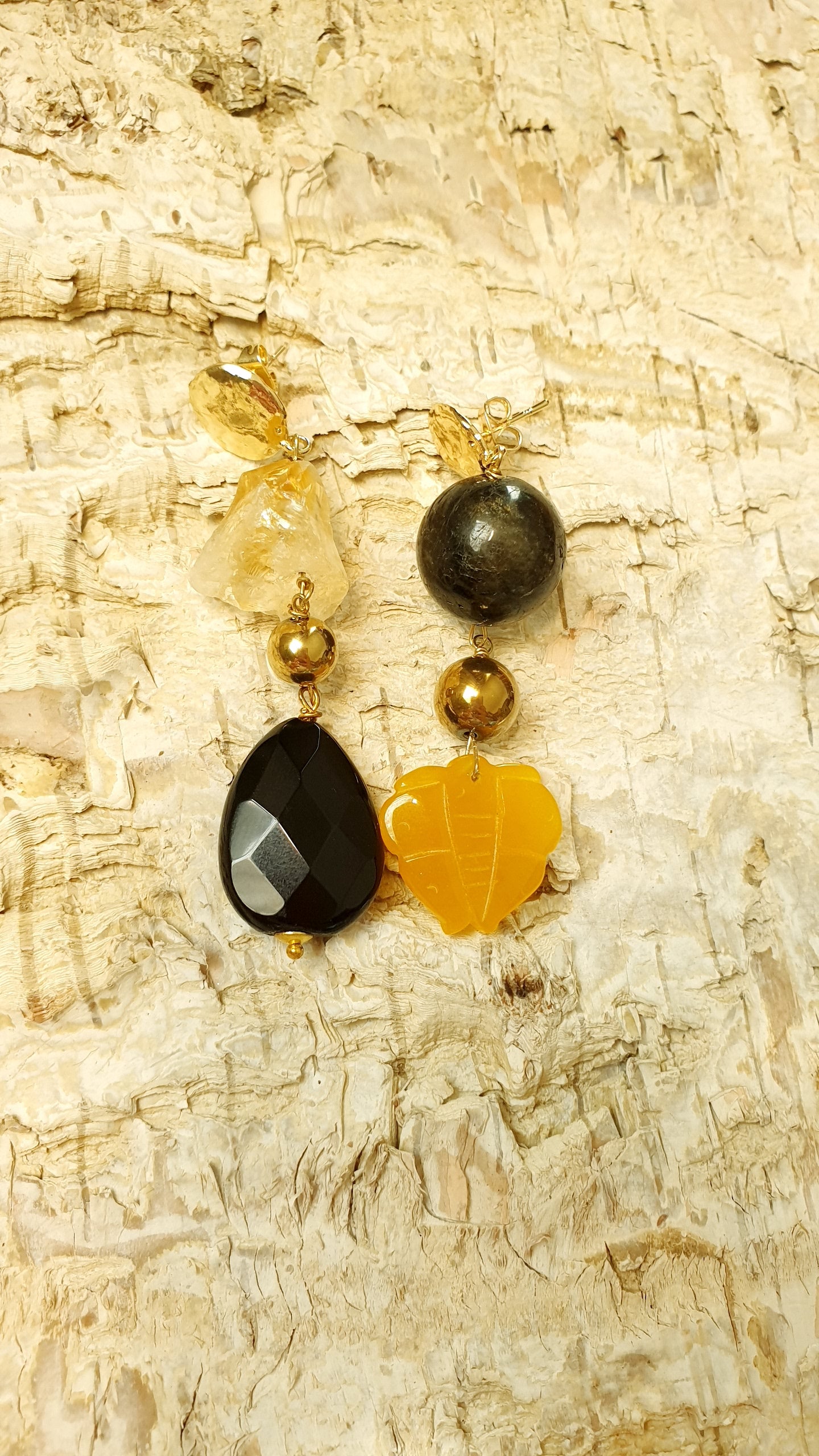 Orecchini in ottone con onice, labradorite nera, giada, citrino