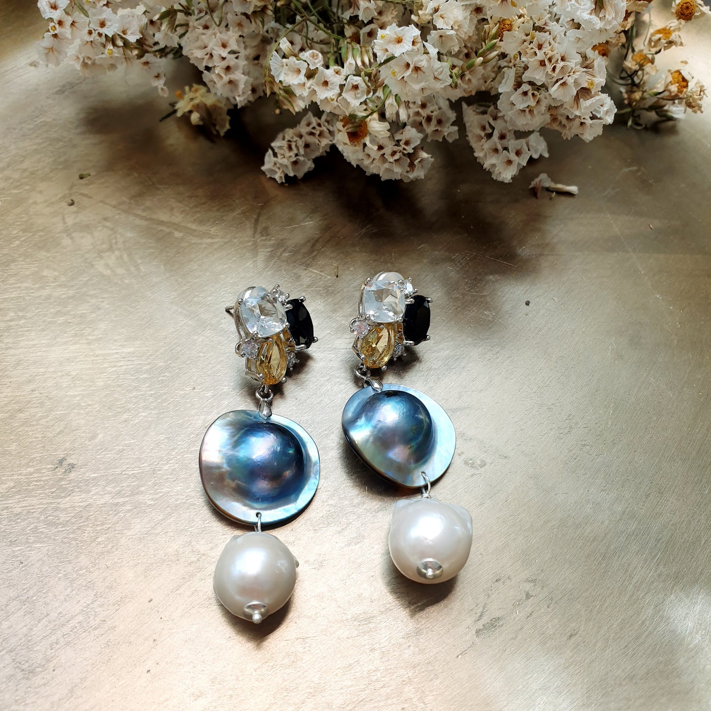 Orecchini cristalli con perle mabe