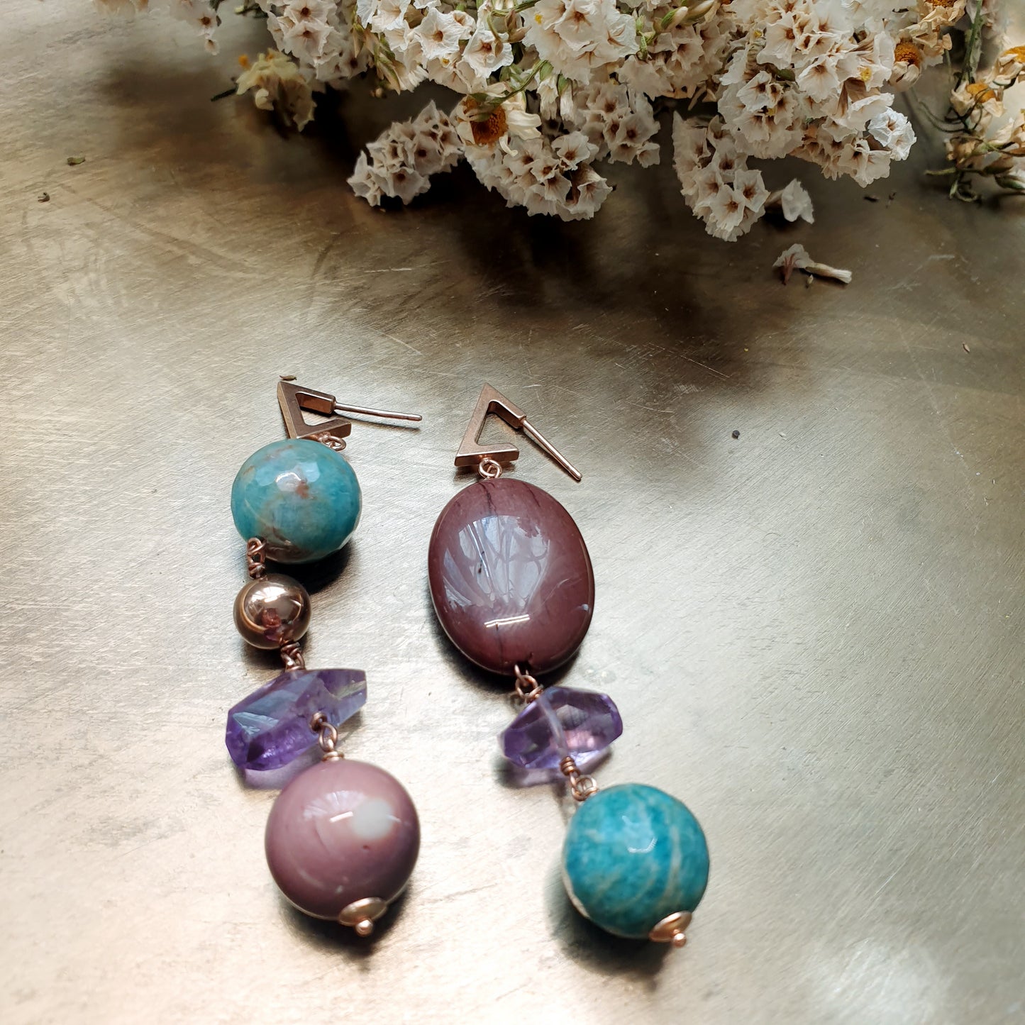 Orecchini in argento con amazzonite, ametista, mokaite
