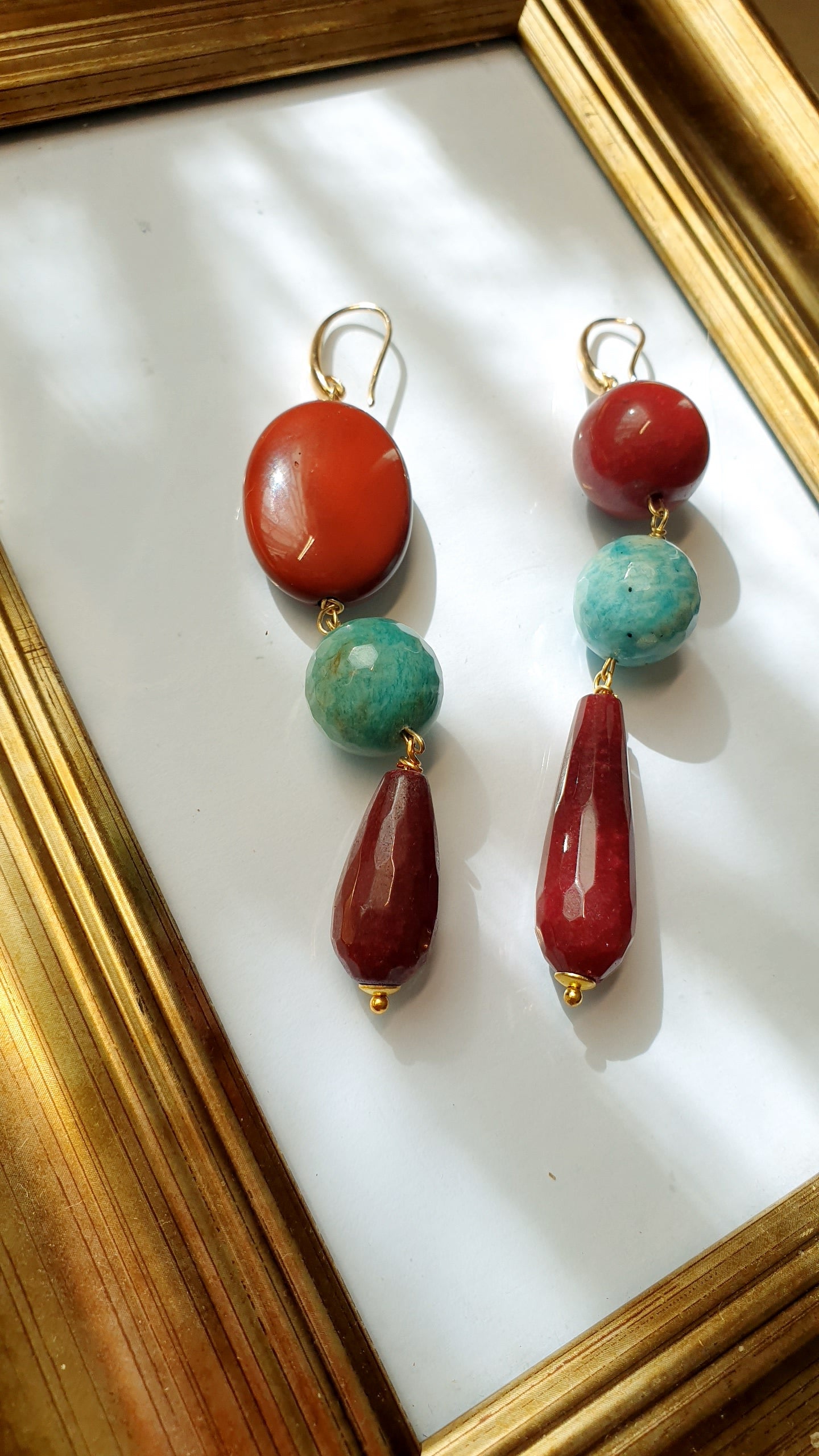 Lunghi orecchini  in amazonite, giada, mokaite