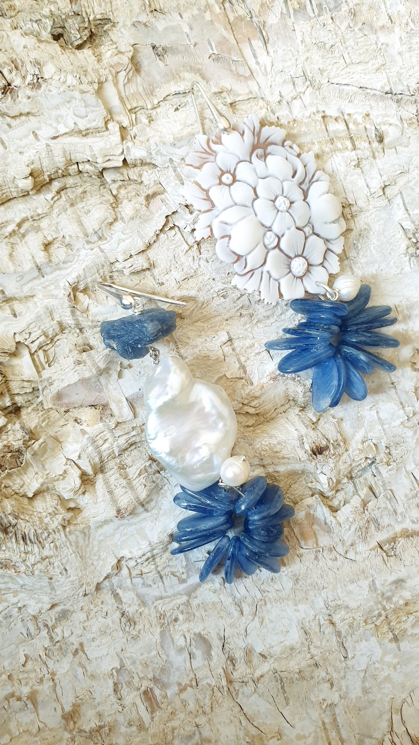 Splendidi orecchini in argento con cammeo, perla, cianite