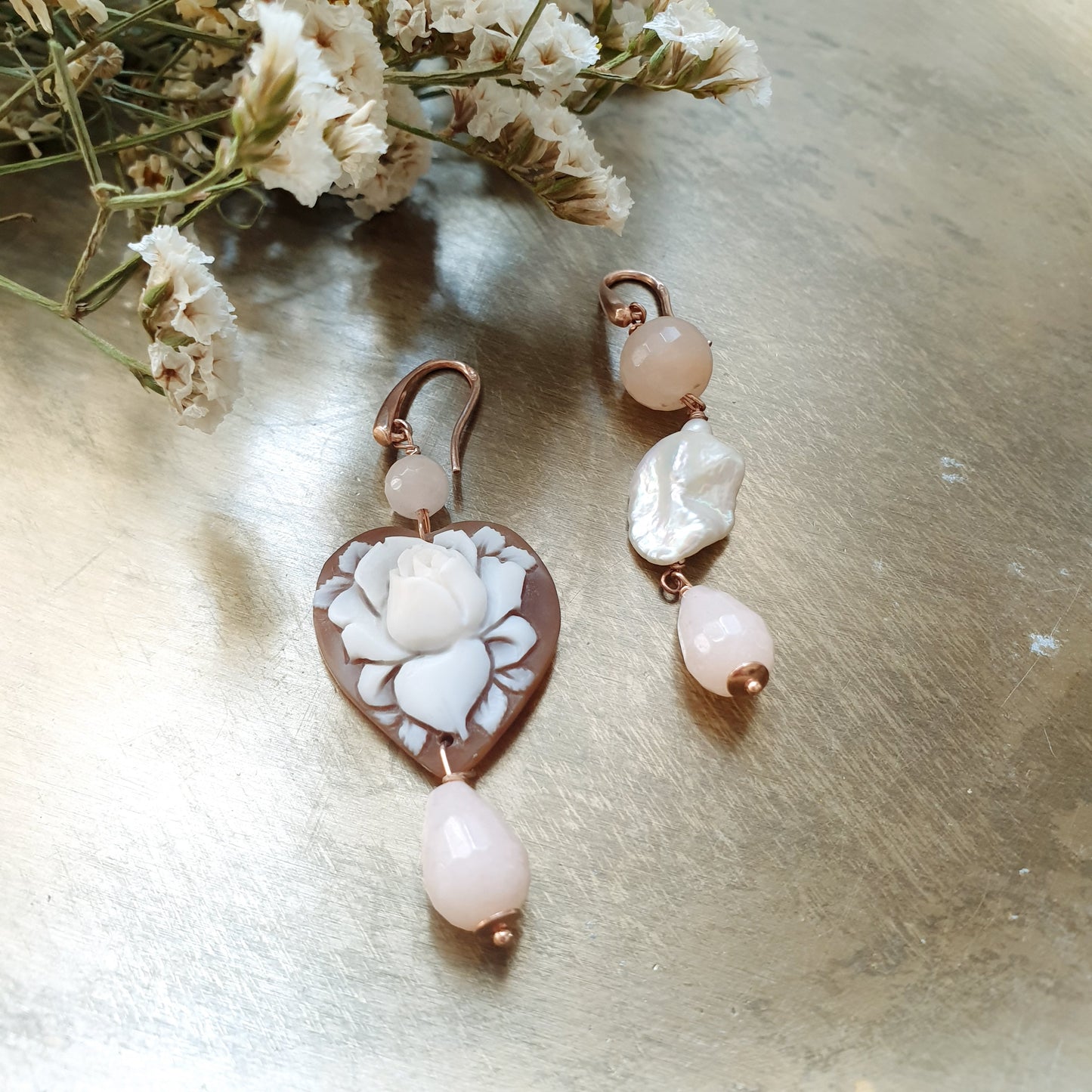 Orecchini in argento con cammeo, quarzo rosa, perla di fiume