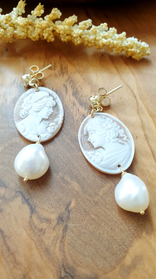Orecchini in argento con cammei e perle