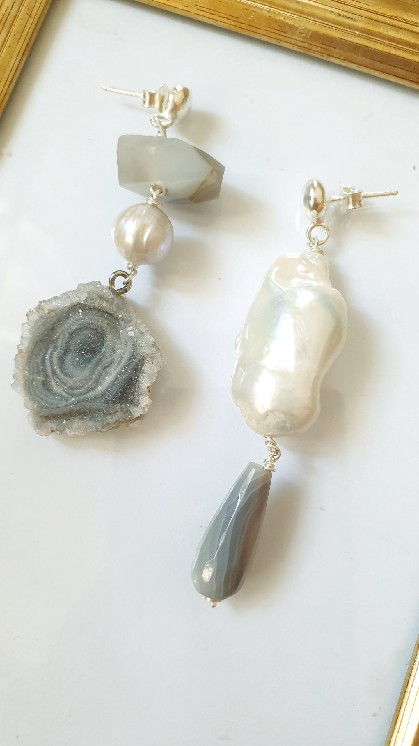 Orecchini in argento con agata concinas, perla barocca, agate, perle di fiume
