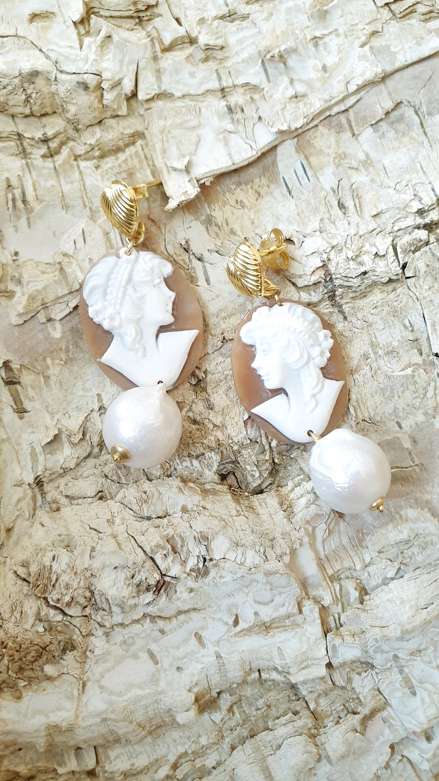 Orecchini in argento con cammei e perle barocche