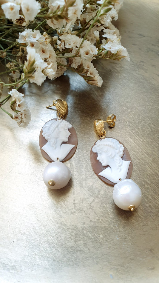 Orecchini in argento con cammei e perle barocche