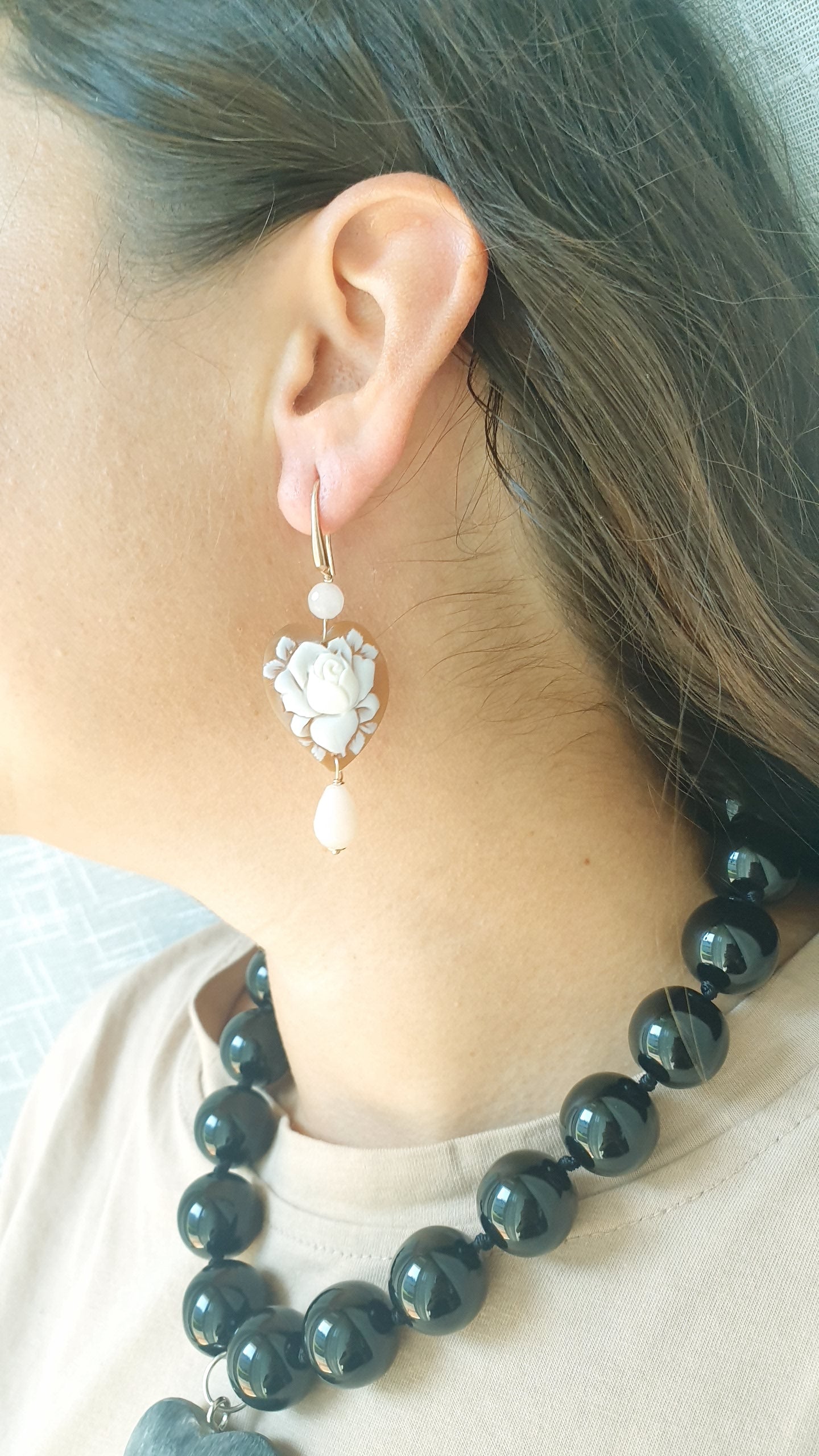 Orecchini in argento con cammeo, quarzo rosa, perla di fiume