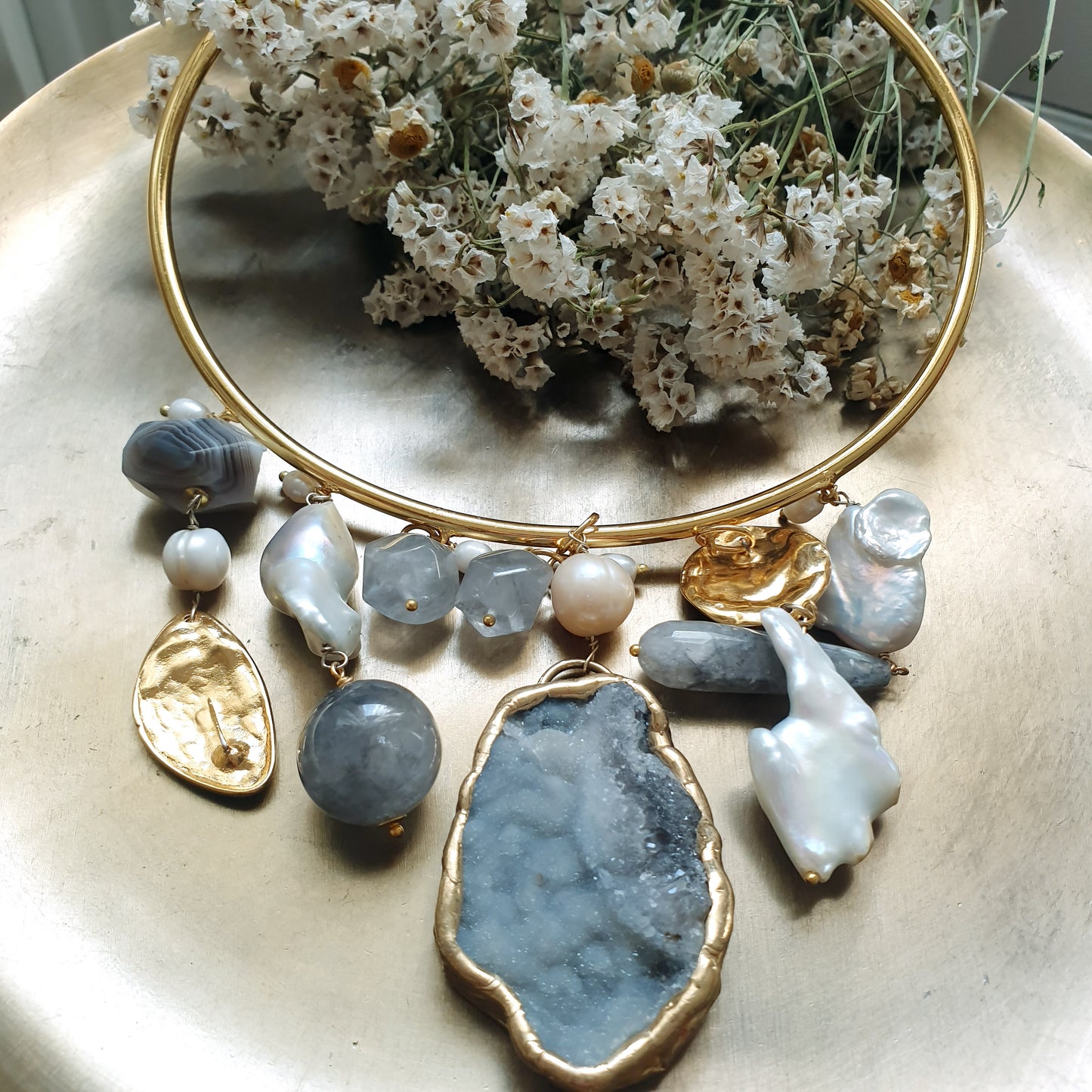 Girocollo dorato con agata concinas, agate, perle