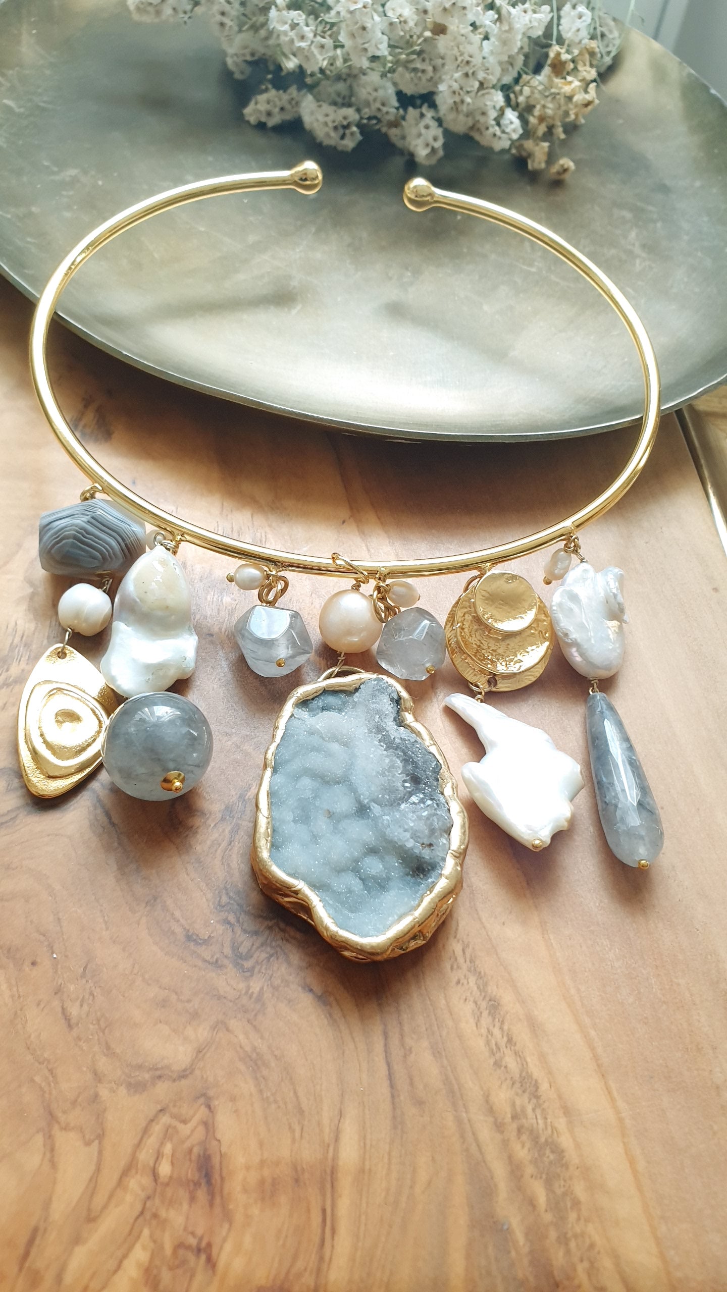 Girocollo dorato con agata concinas, agate, perle