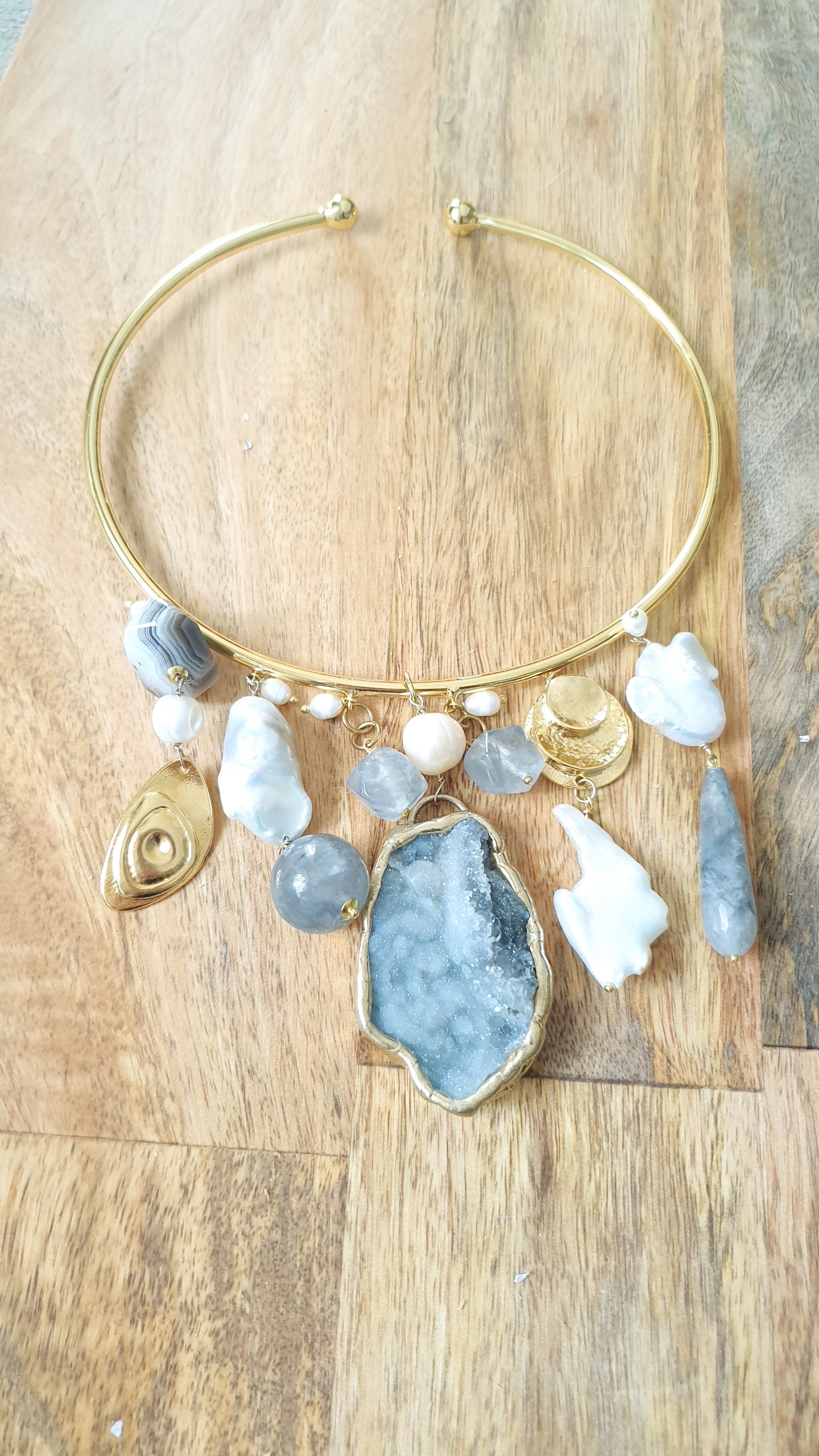 Girocollo dorato con agata concinas, agate, perle