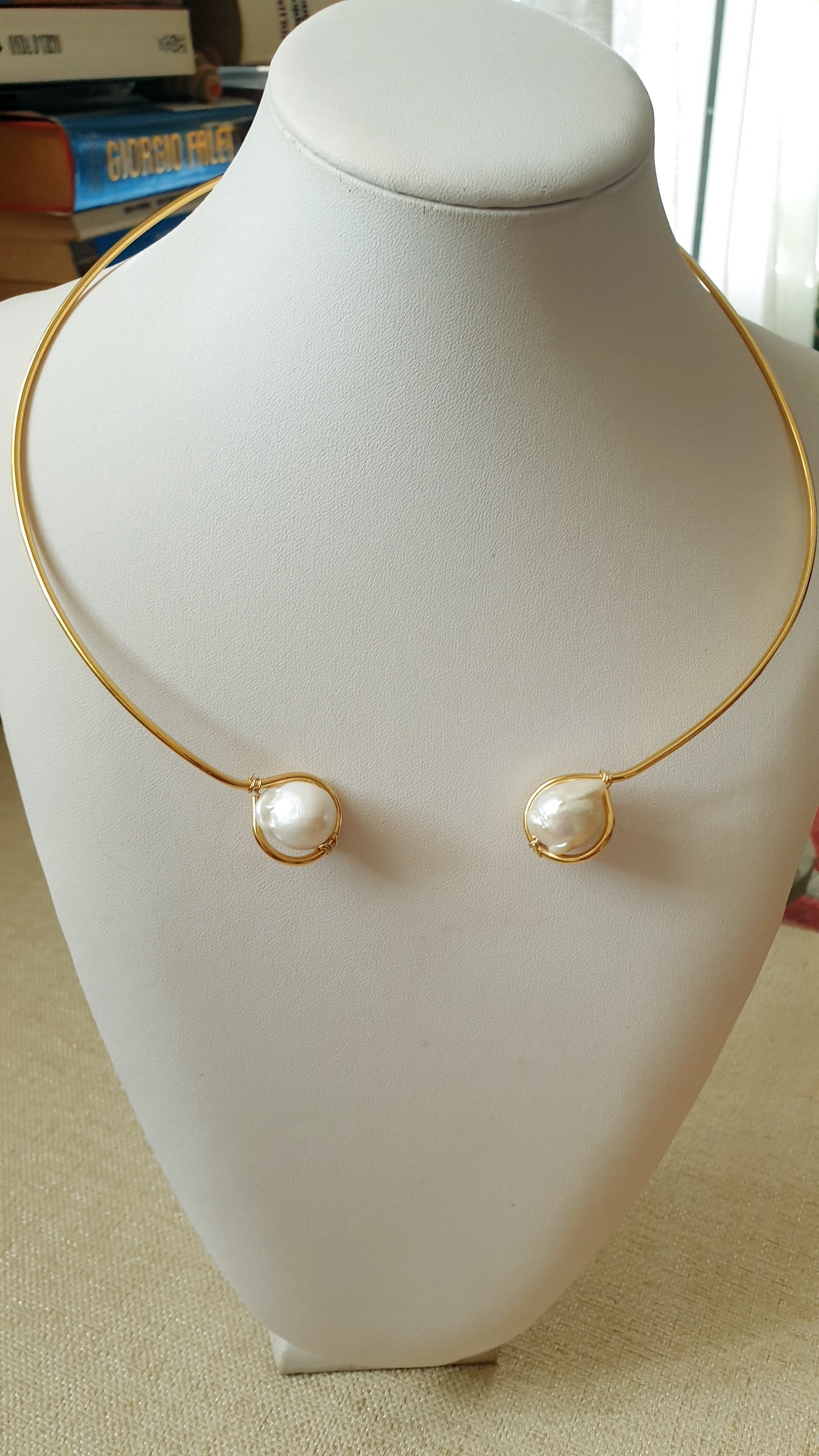 Girocollo in filo placcato oro con perle barocche