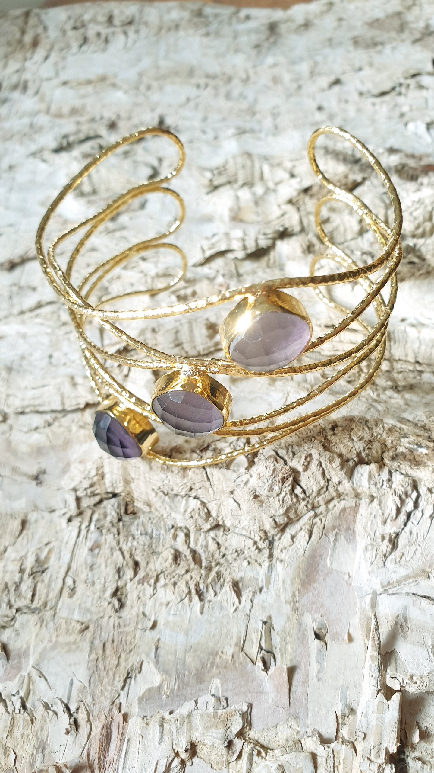 Bracciale a fascia in ottone con occhio di gatto