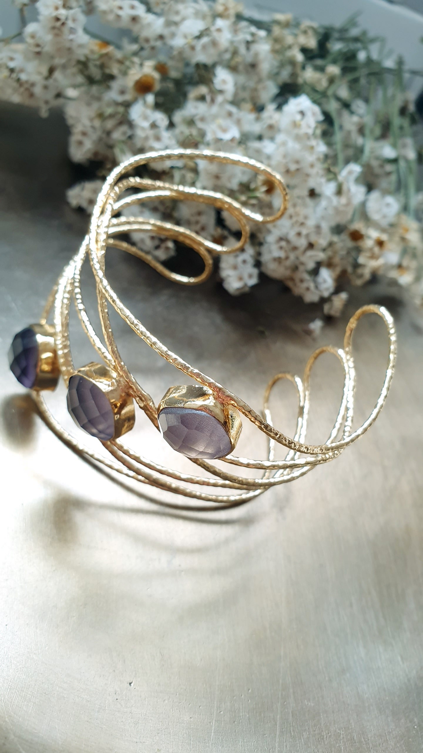 Bracciale a fascia in ottone con occhio di gatto