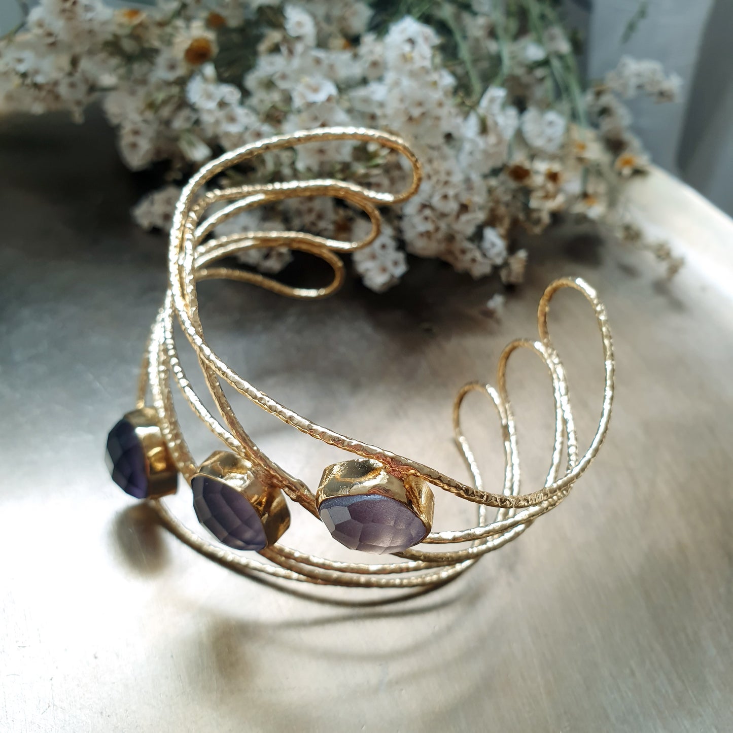 Bracciale a fascia in ottone con occhio di gatto