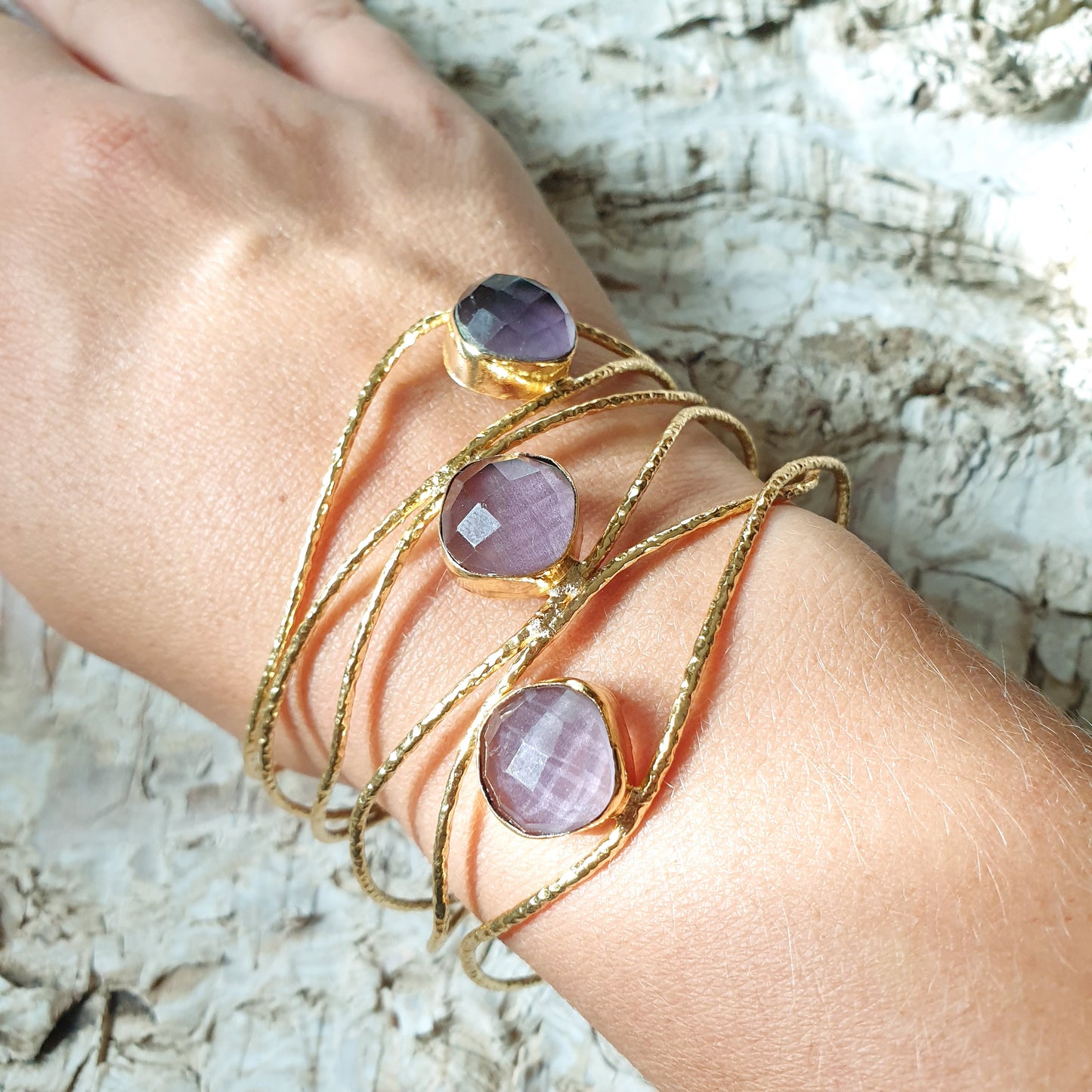 Bracciale a fascia in ottone con occhio di gatto