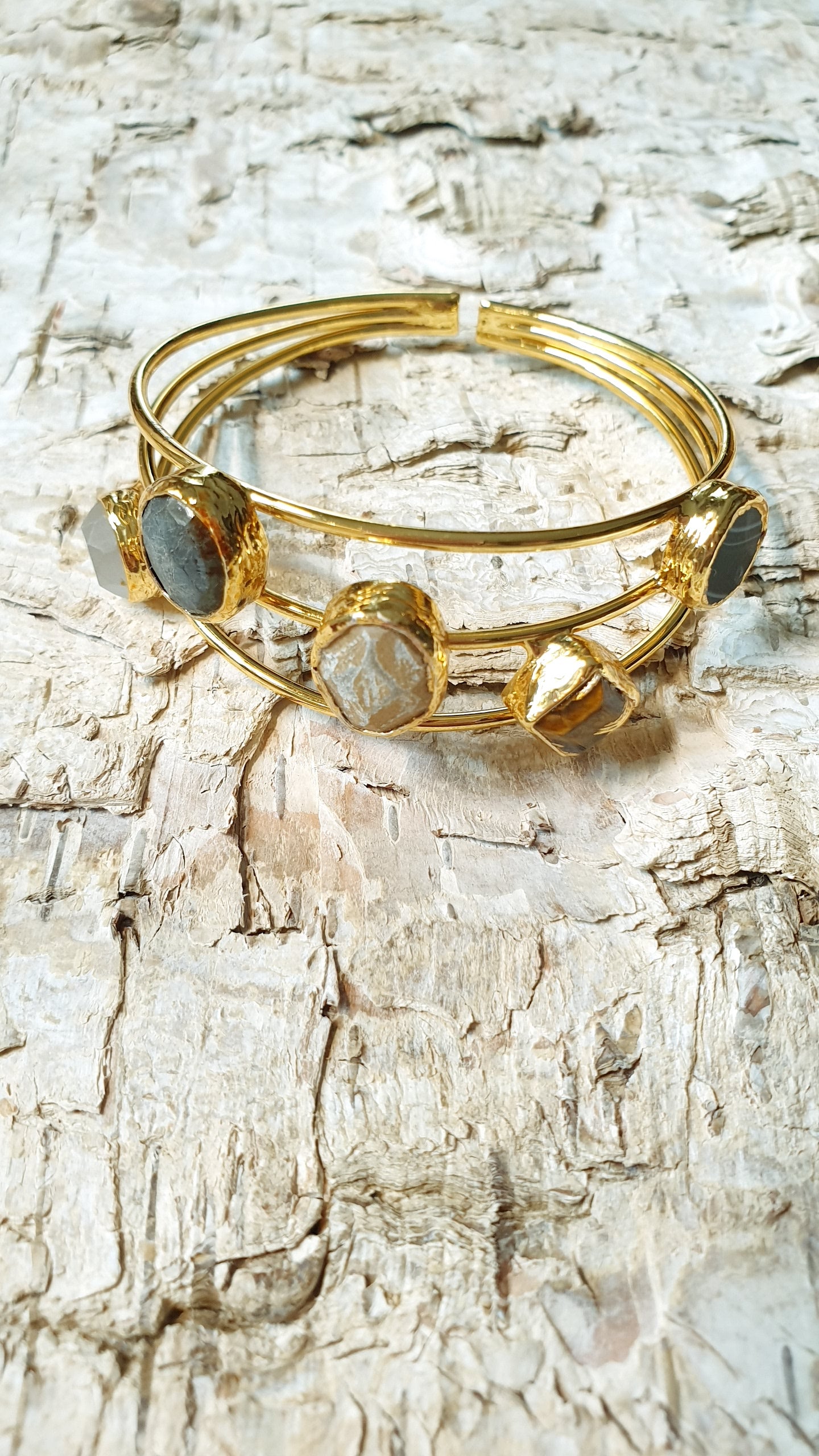 Bracciale in ottone con pietre dure