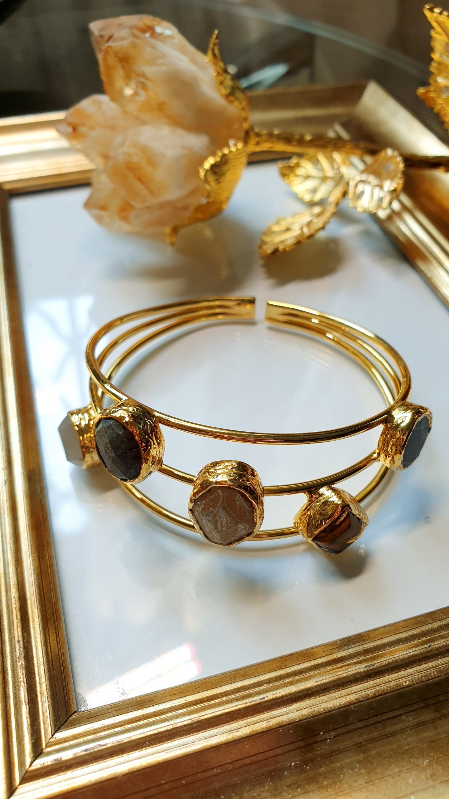 Bracciale in ottone con pietre dure