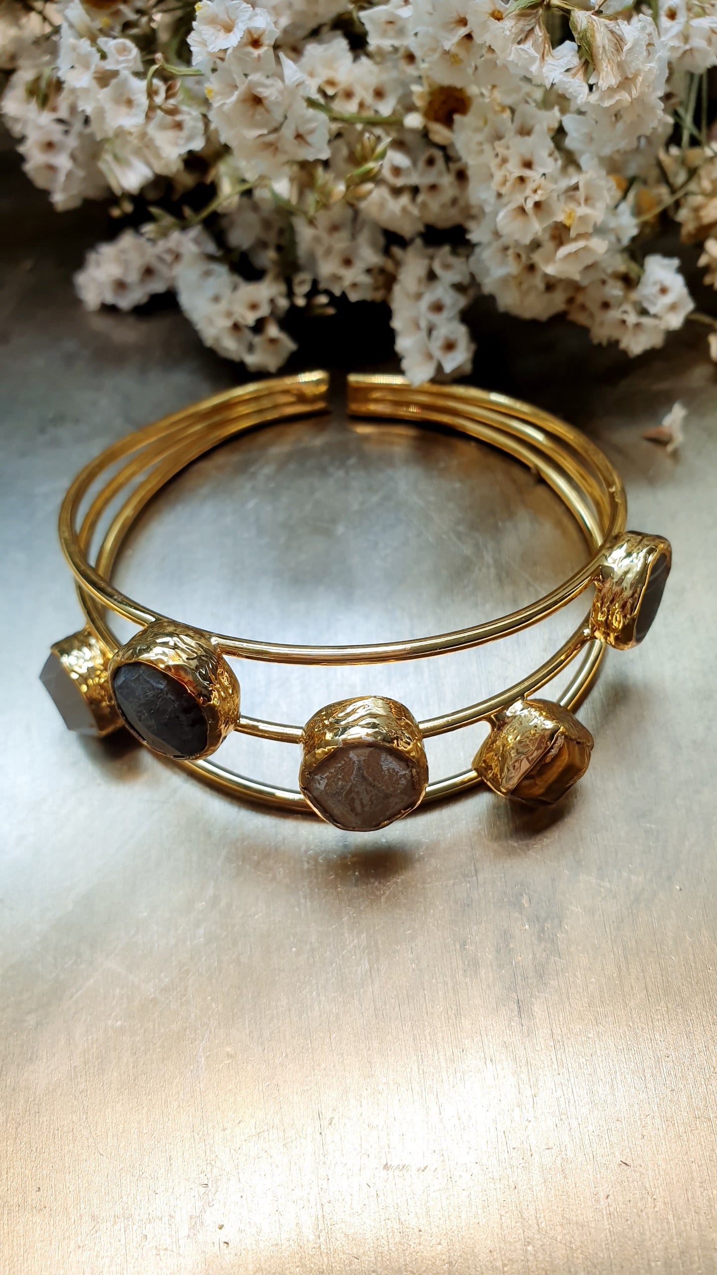Bracciale in ottone con pietre dure