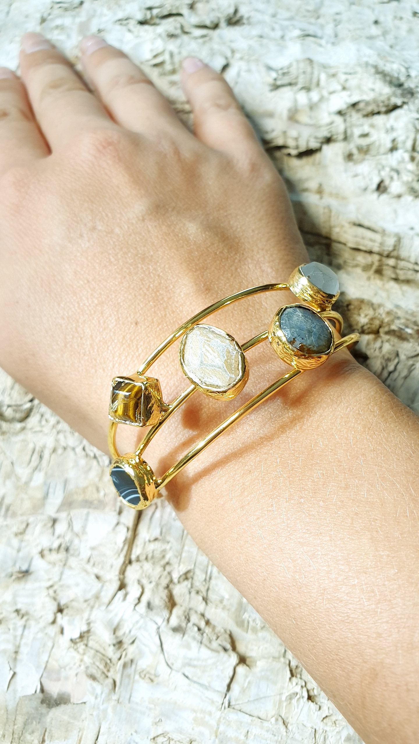 Bracciale in ottone con pietre dure