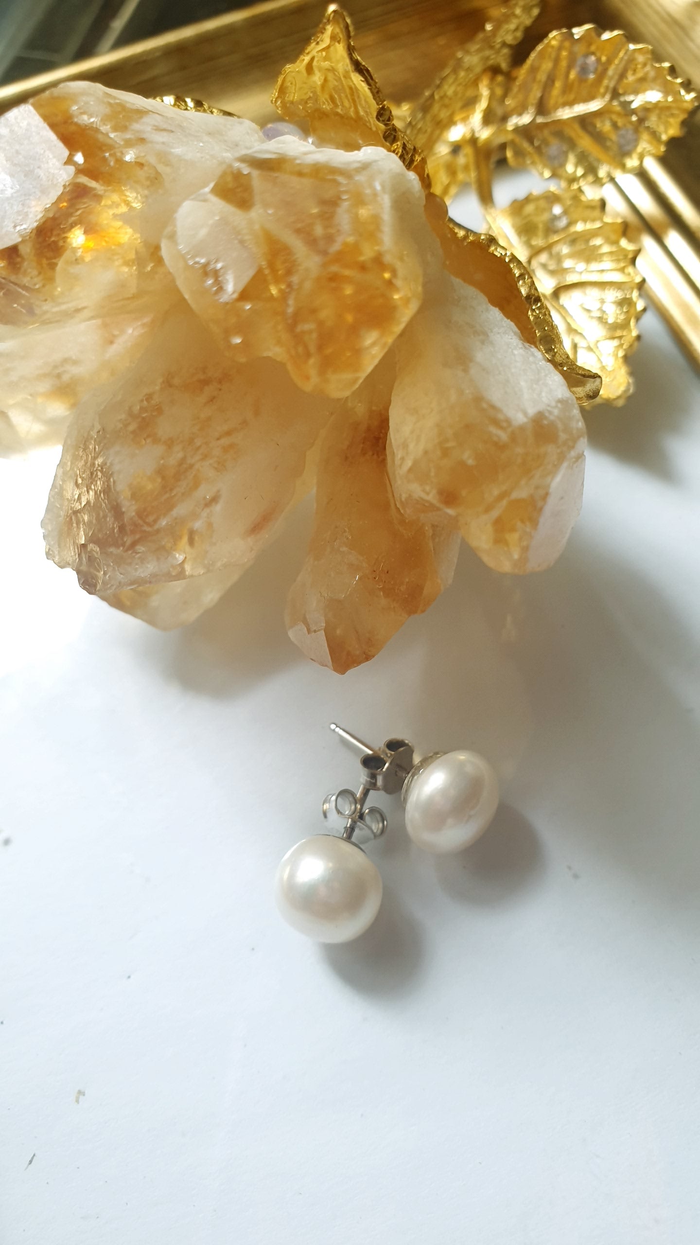 Orecchini a perno con perla di fiume