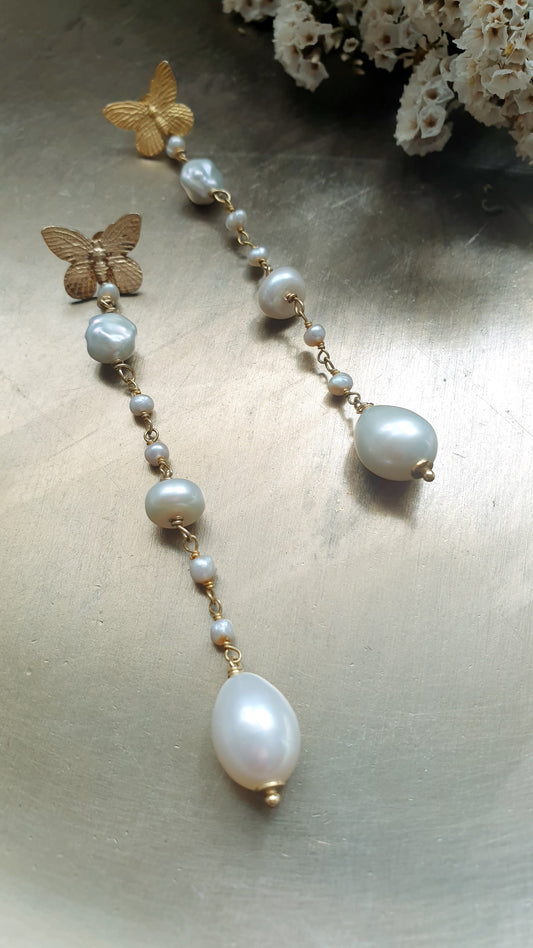Lunghi orecchini in argento con perle