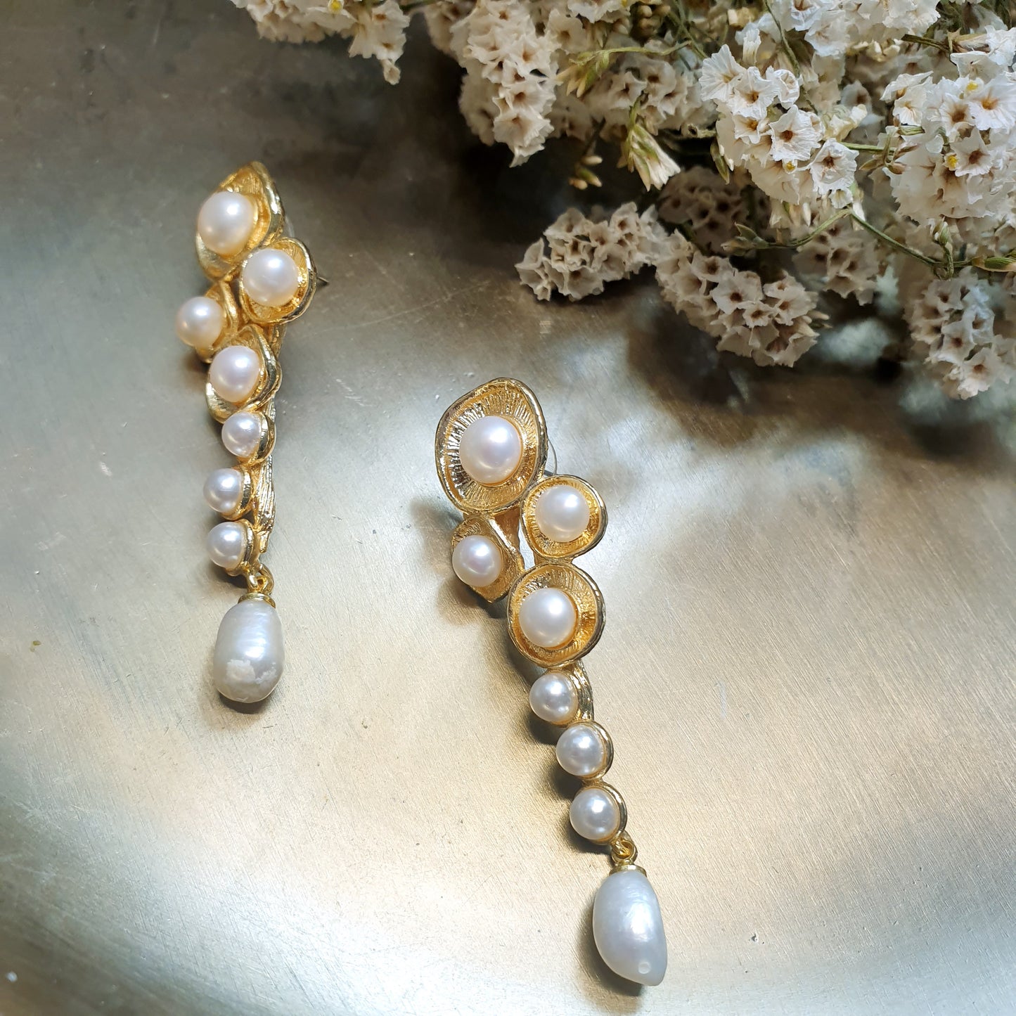 Orecchini in ottone con perle