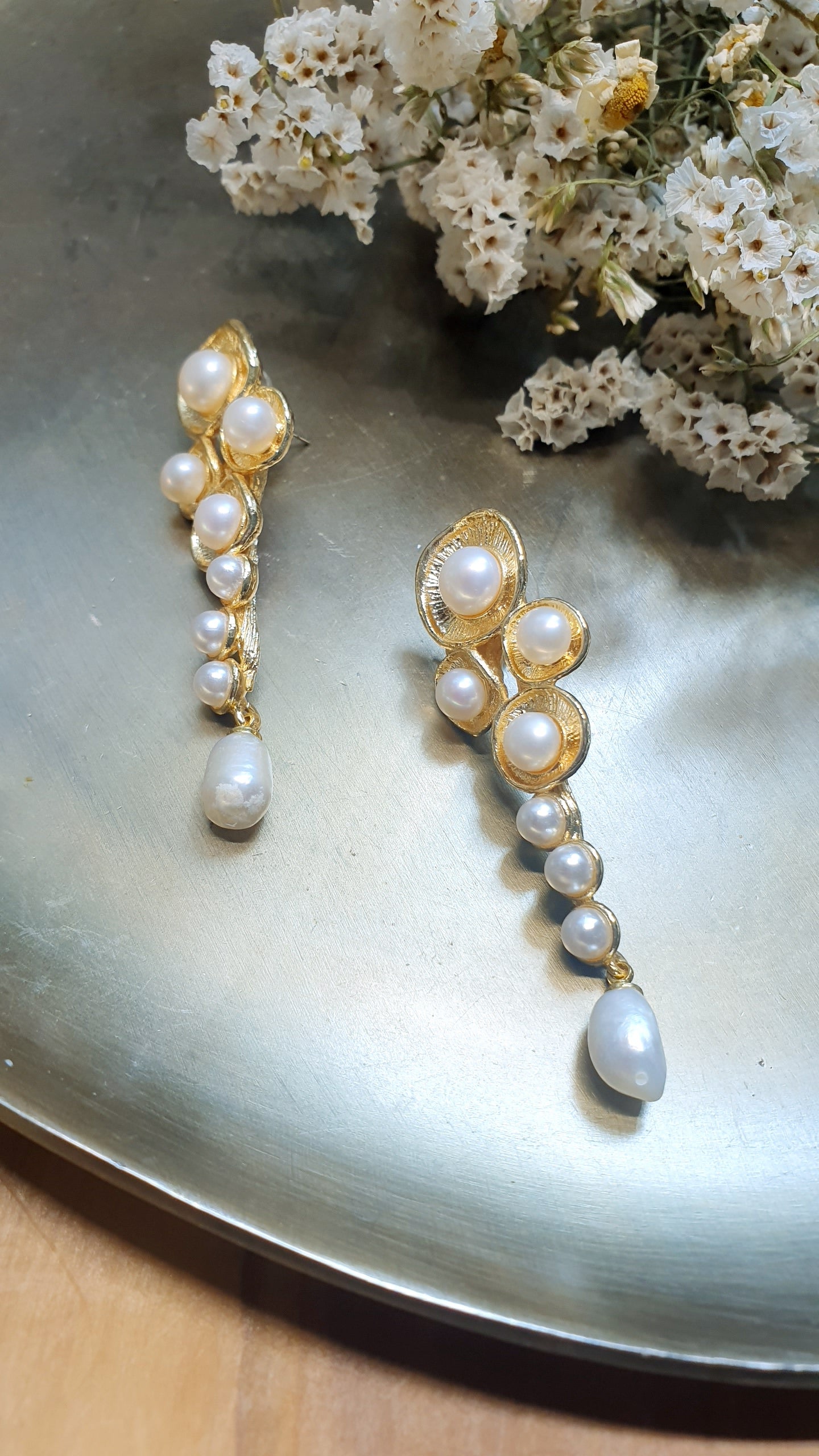 Orecchini in ottone con perle