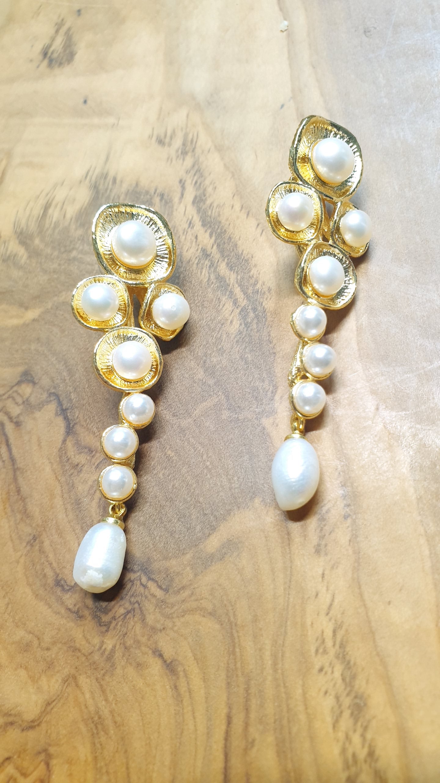 Orecchini in ottone con perle