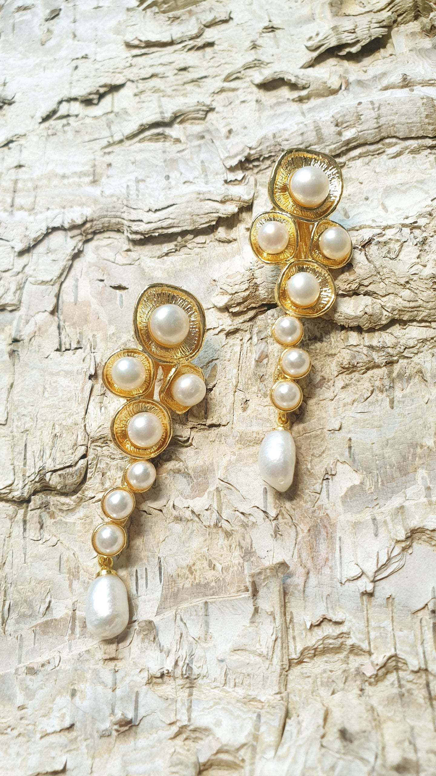 Orecchini in ottone con perle