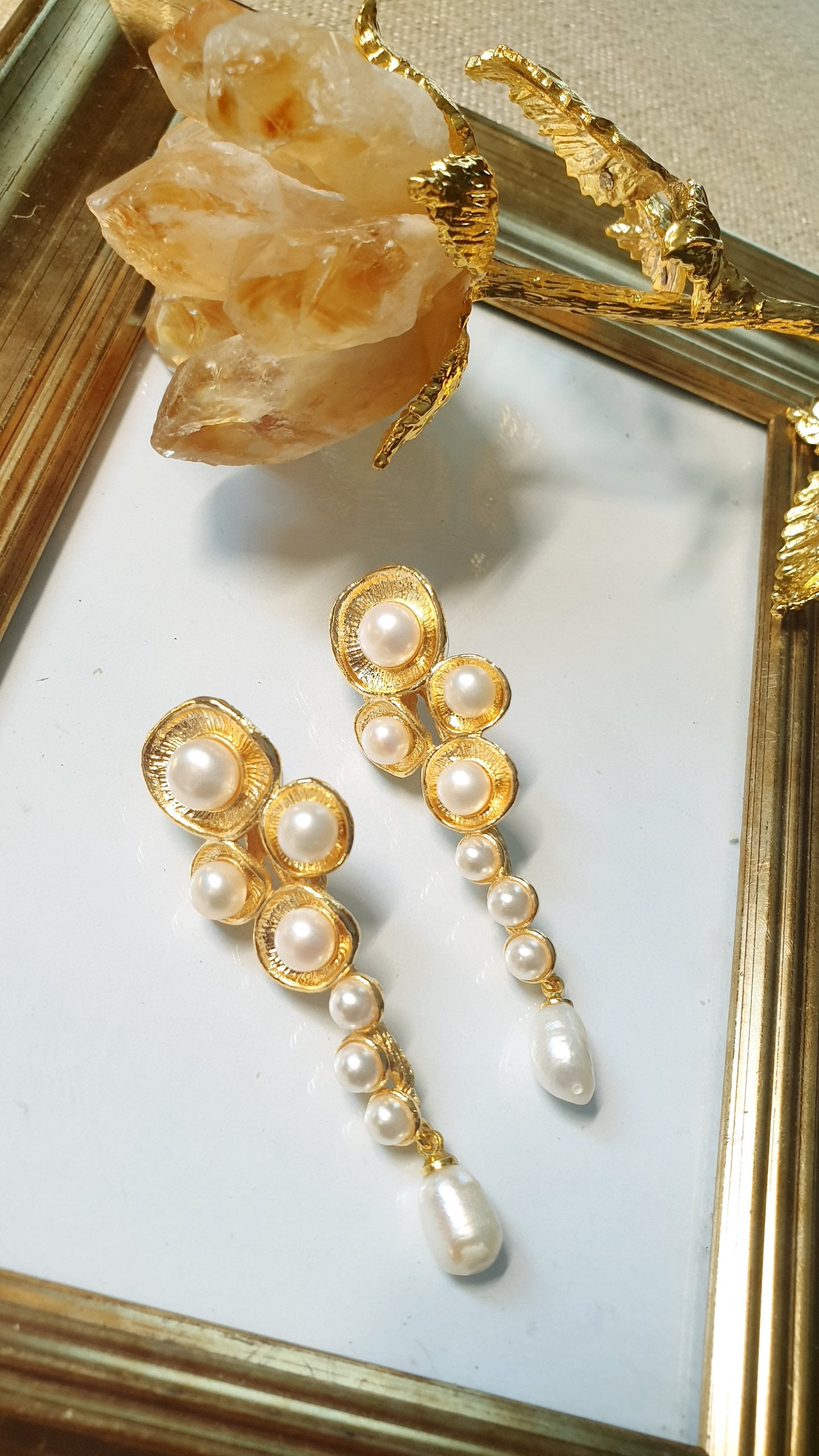 Orecchini in ottone con perle