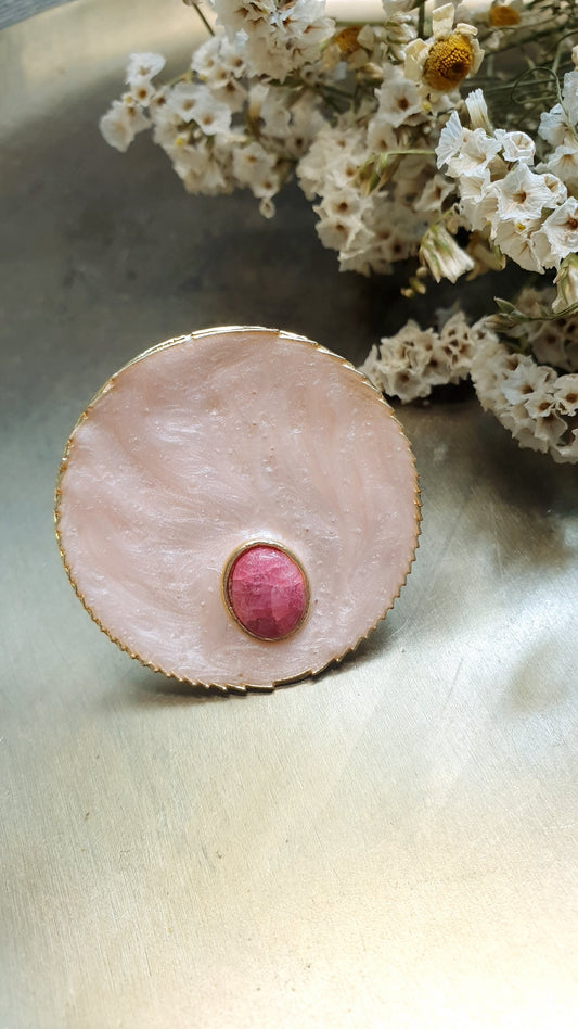 Anello regolabile in ottone con lacca e rodocrosite