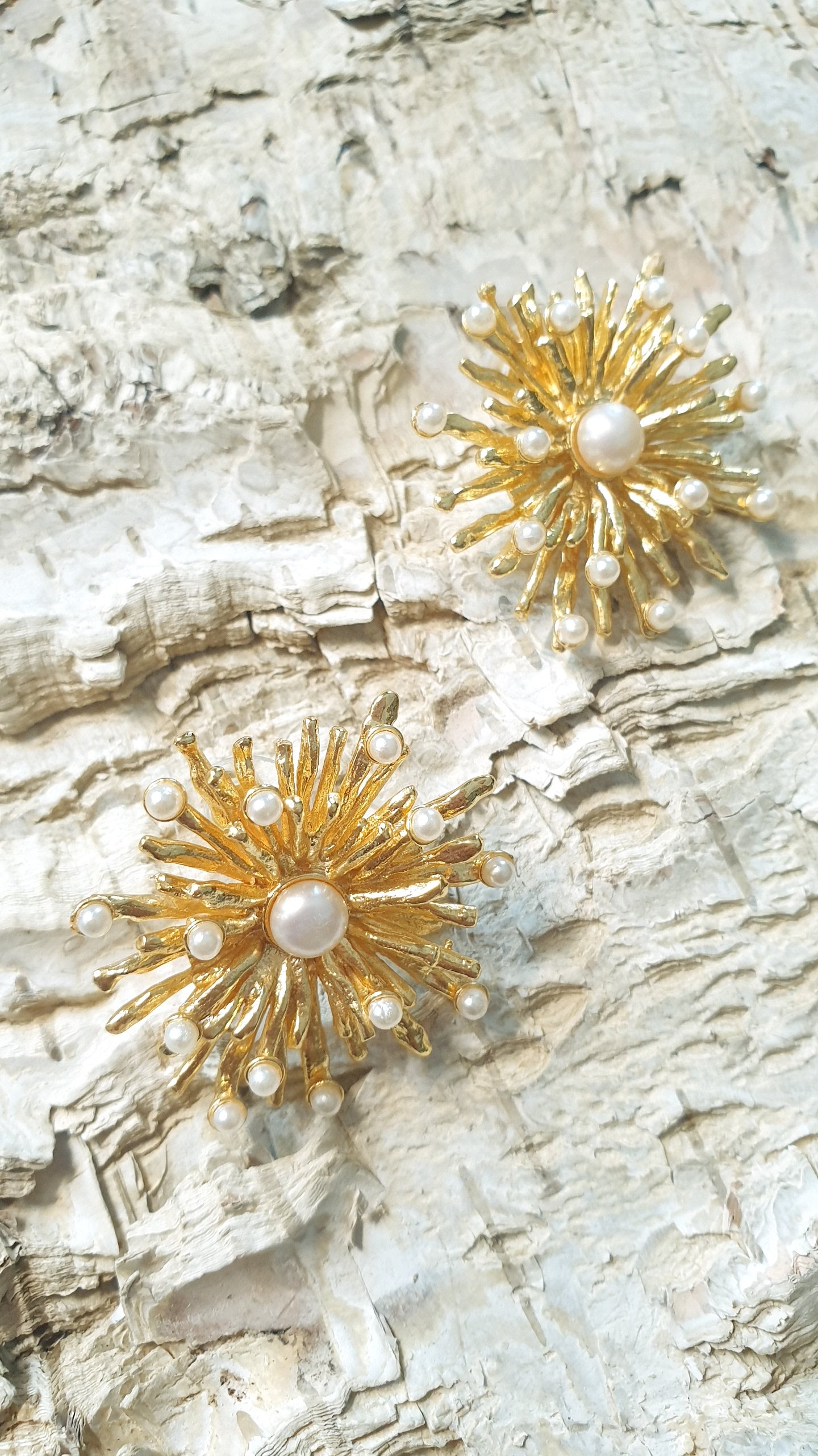 Orecchini in ottone con perle