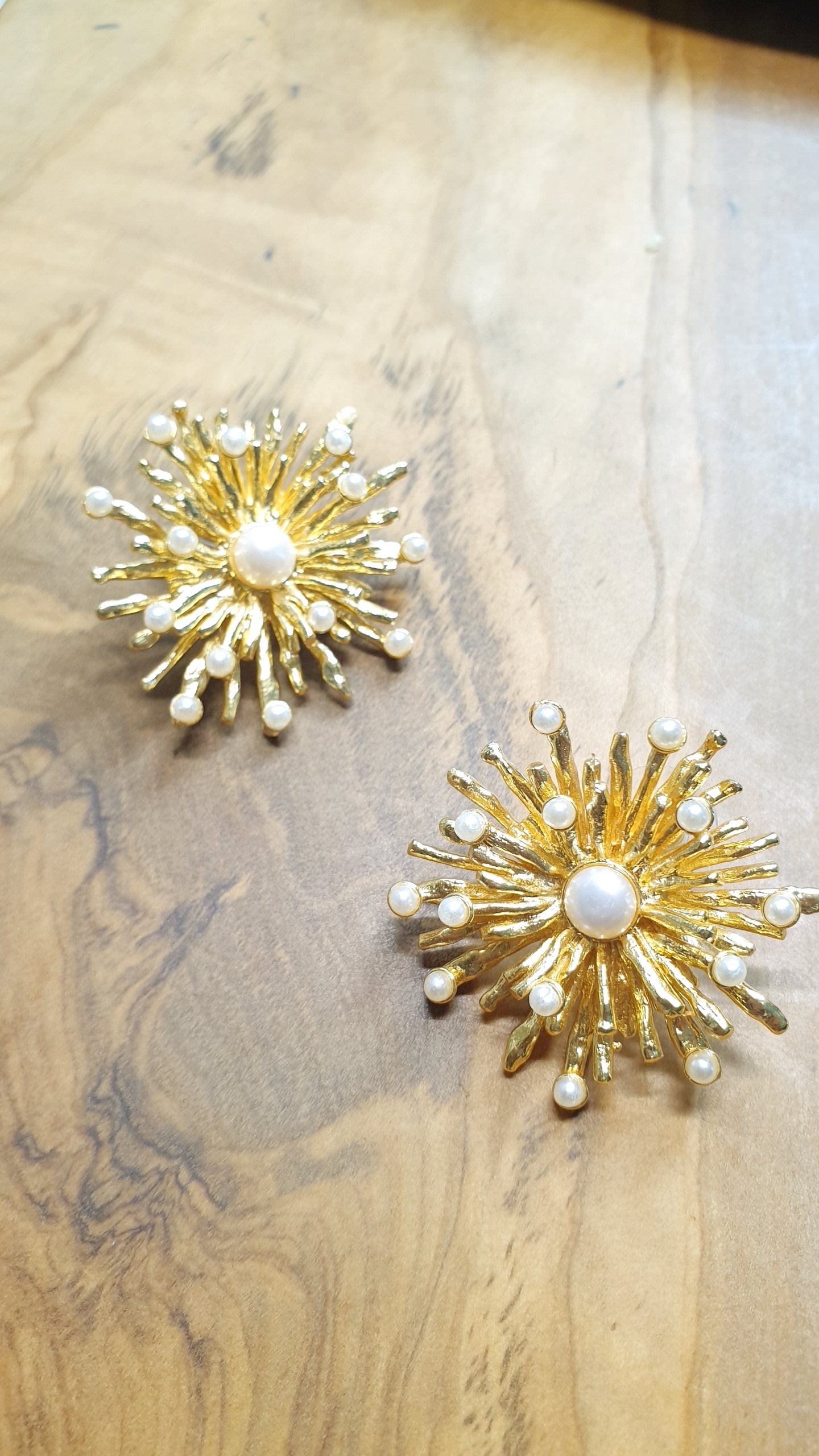 Orecchini in ottone con perle