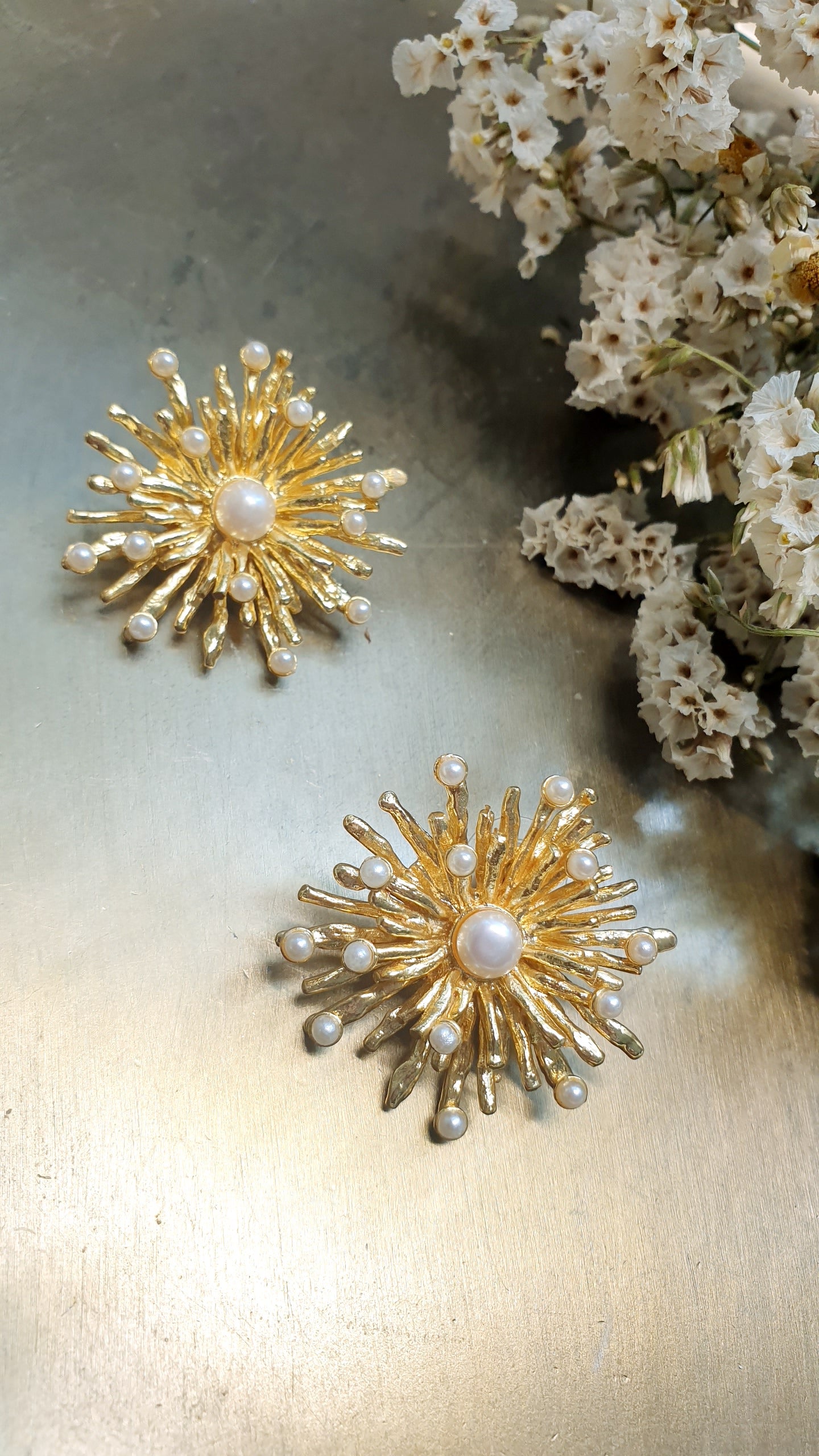 Orecchini in ottone con perle