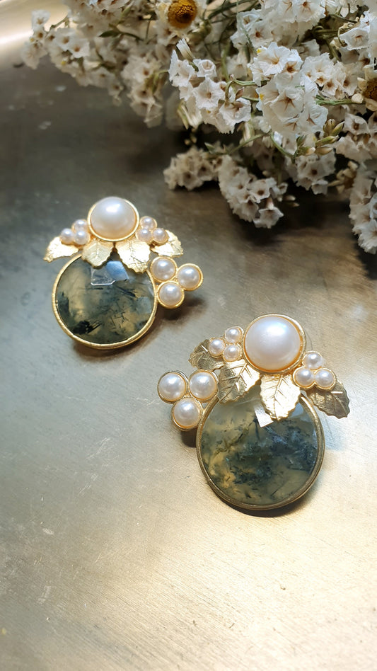 Grandi orecchini in ottone con Prehnite, perle di fiume