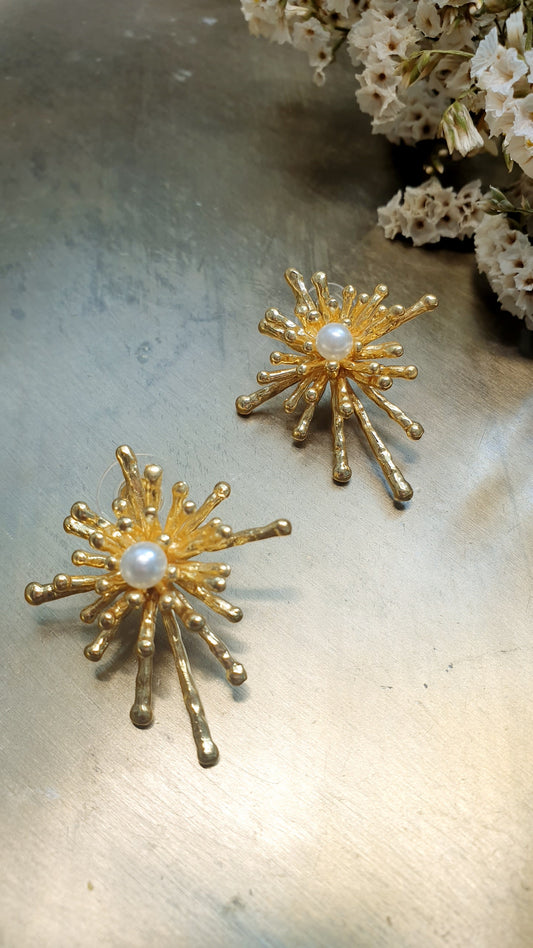 Orecchini in ottone con perle