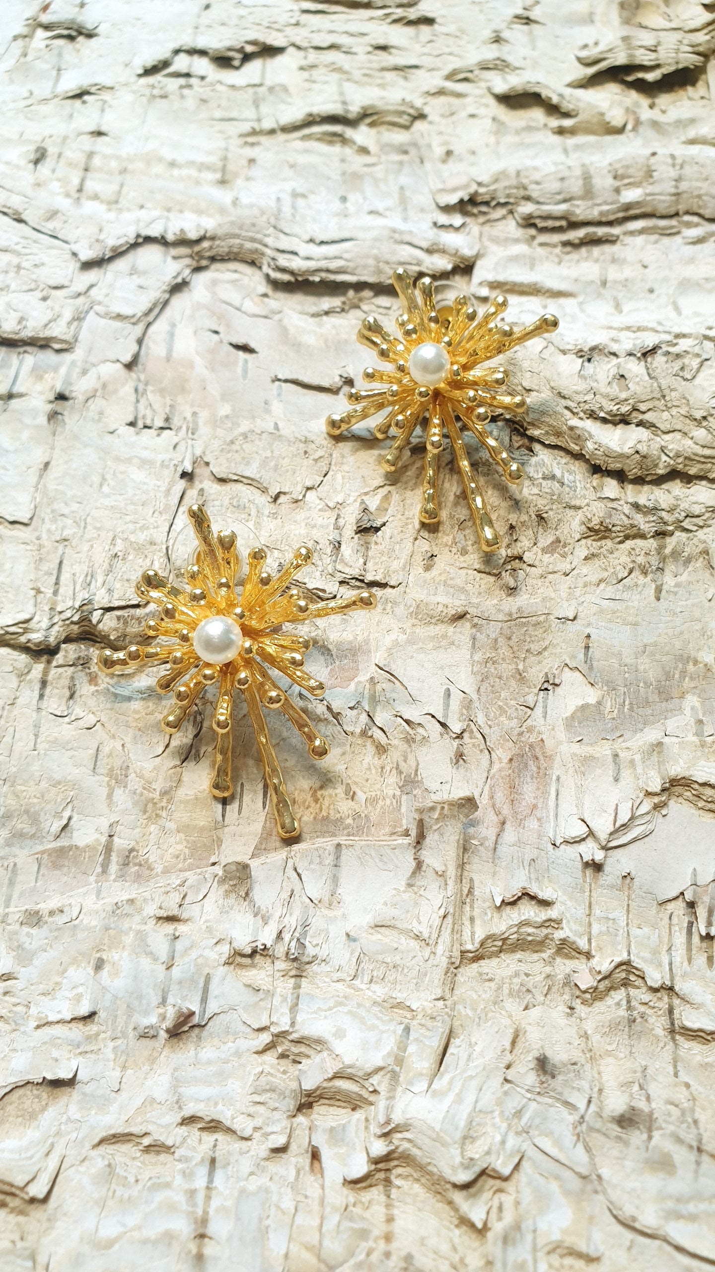 Orecchini in ottone con perle