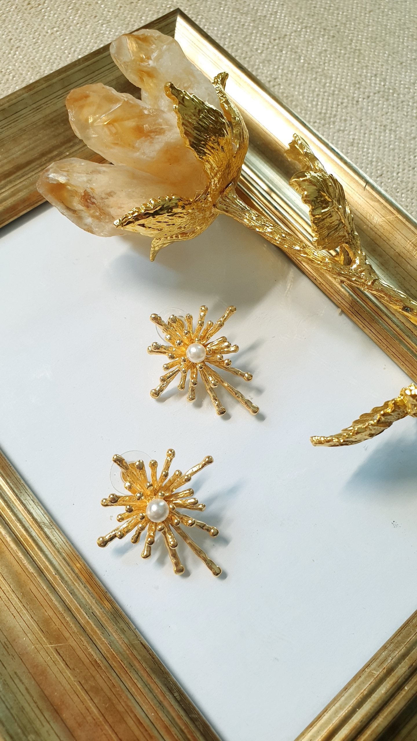 Orecchini in ottone con perle