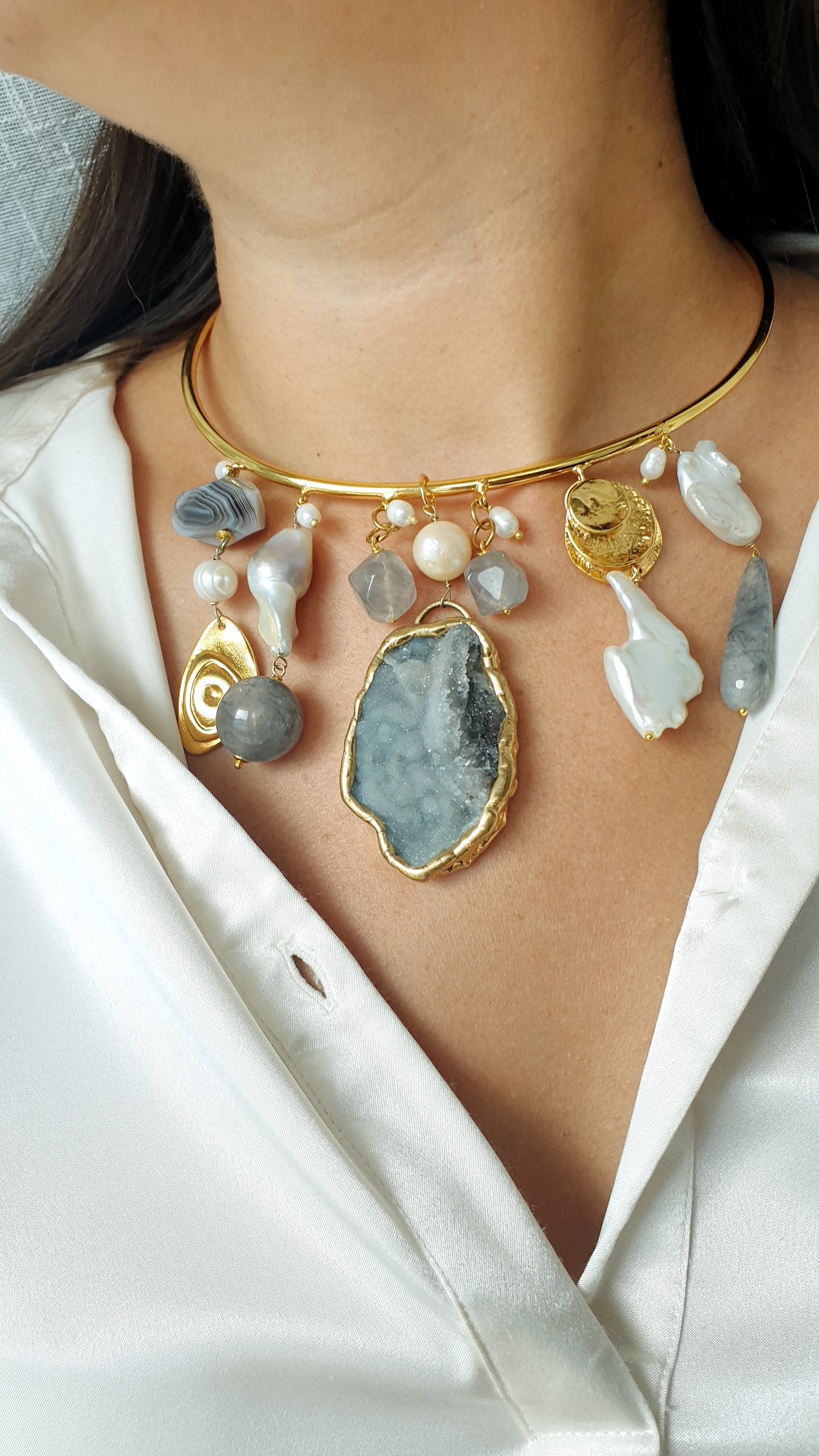 Girocollo dorato con agata concinas, agate, perle