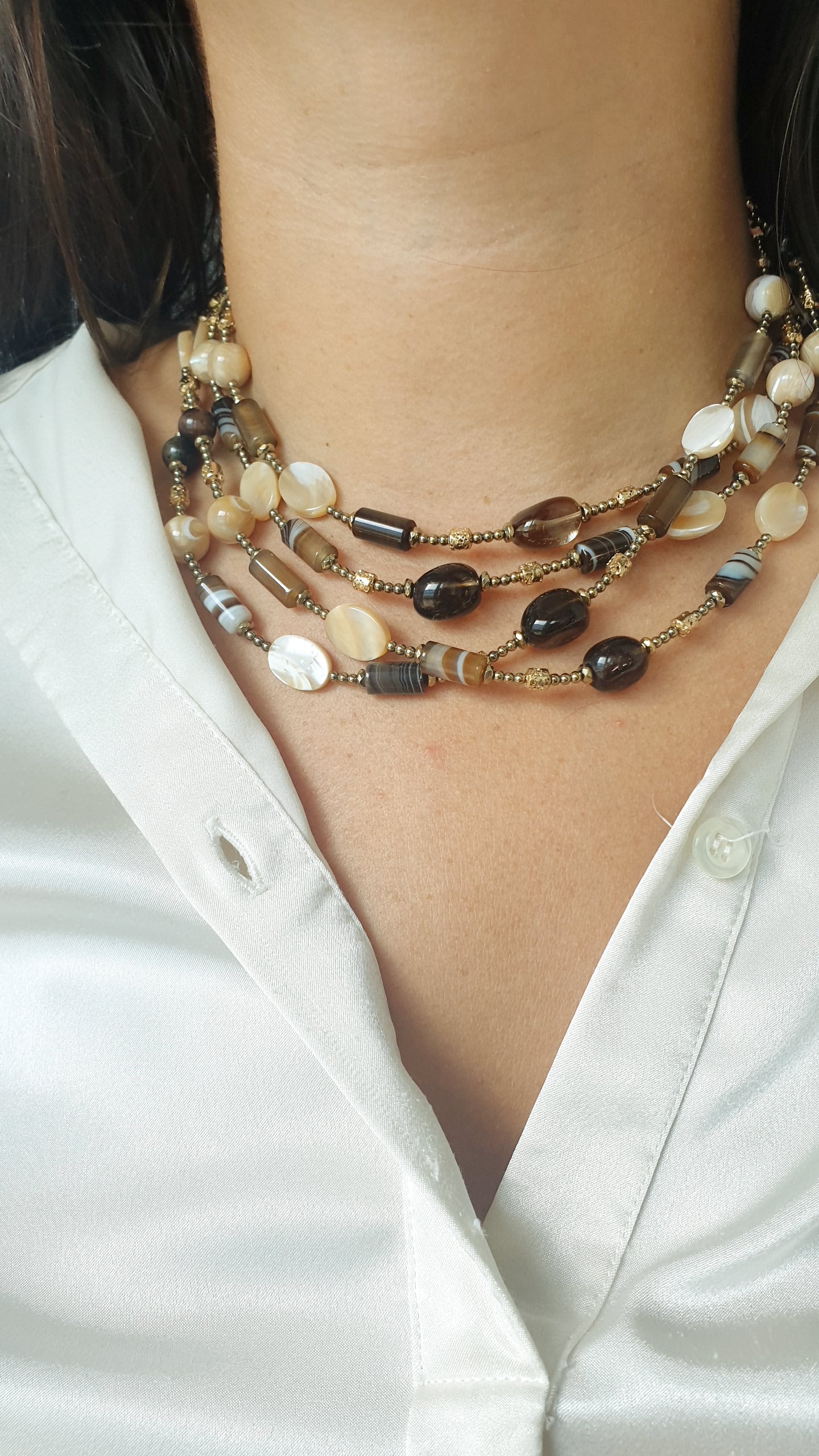 Girocollo a 4 fili con agata, quarzo fumo, madreperle, perline