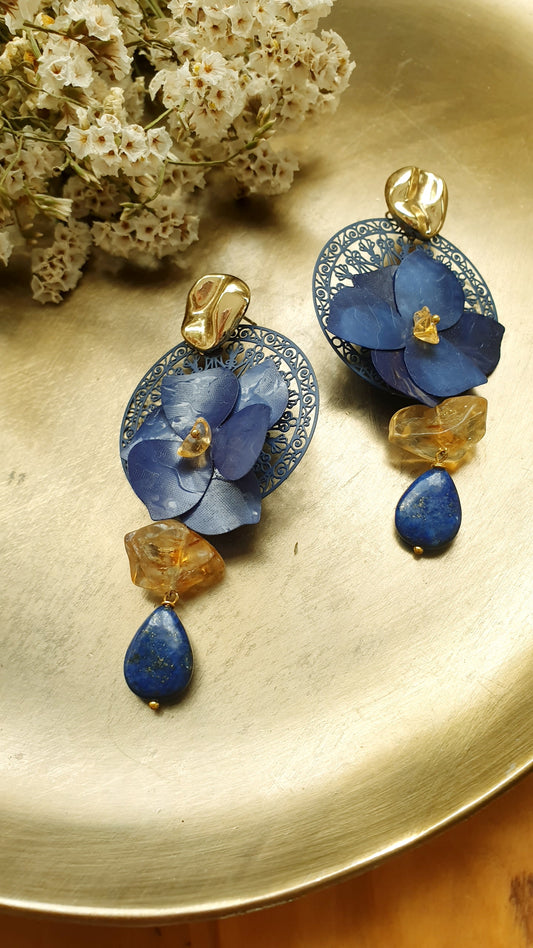 Orecchini in ottone con resine, quarzo citrino e lapislazzuli