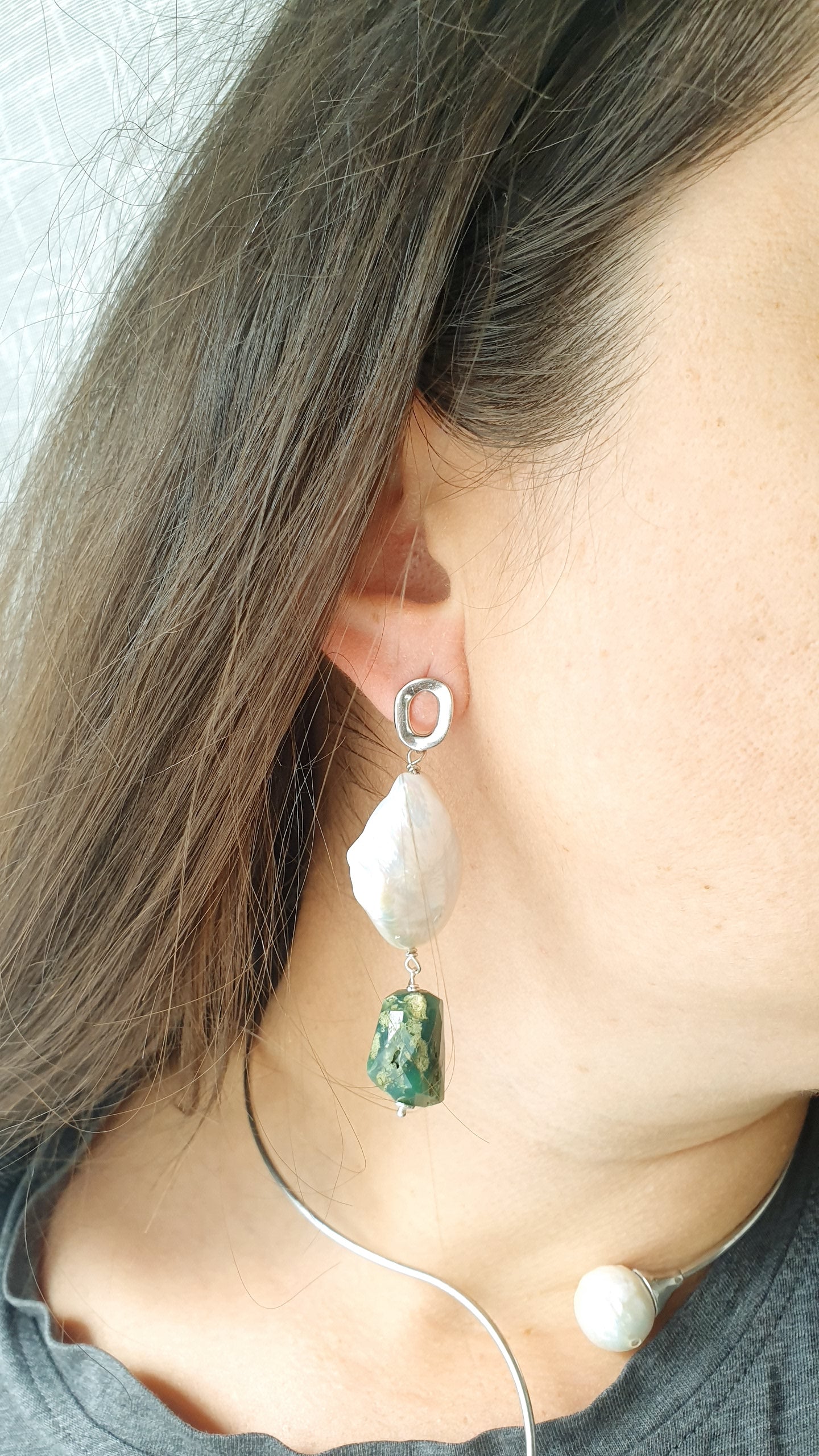 Orecchini in argento con drusa di agata, perle barocche, crisoprasio grezzo