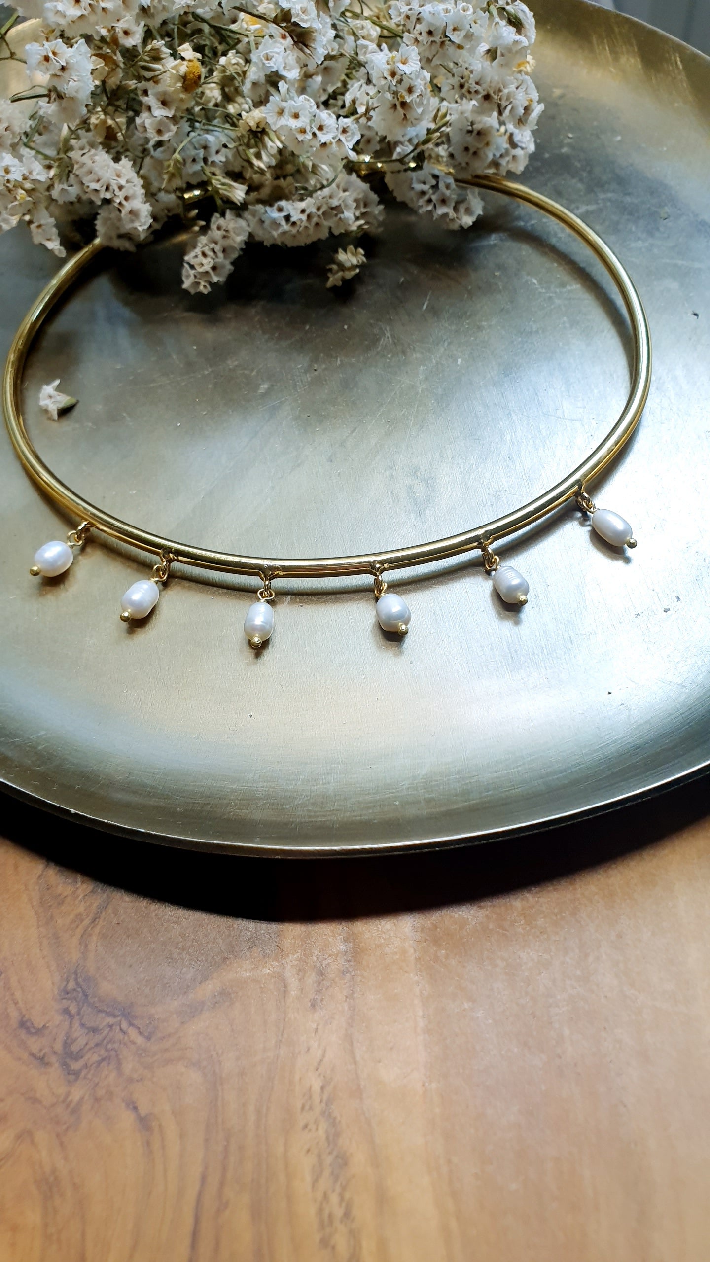 Girocollo in ottone placcato oro con perle di fiume