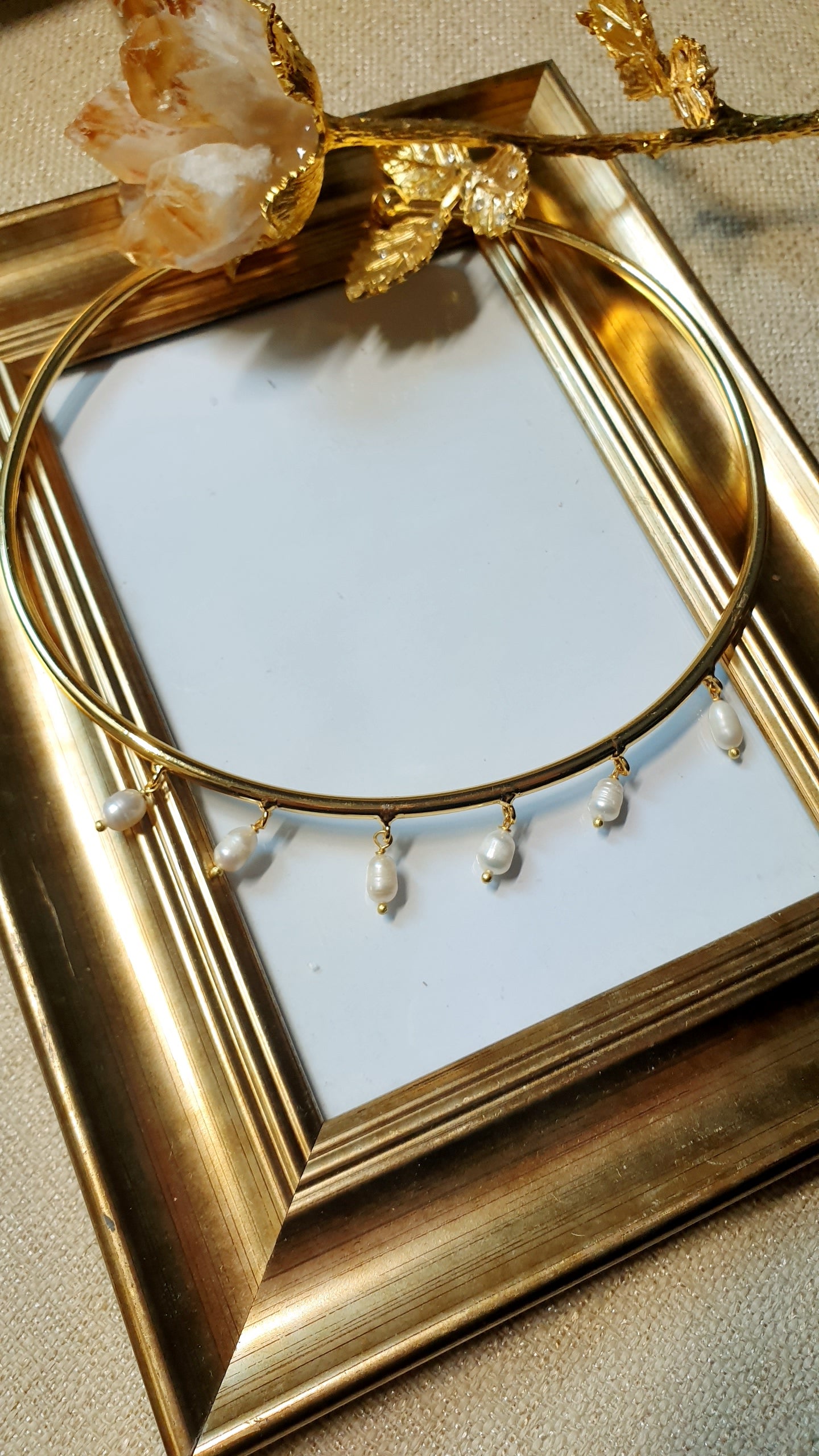 Girocollo in ottone placcato oro con perle di fiume