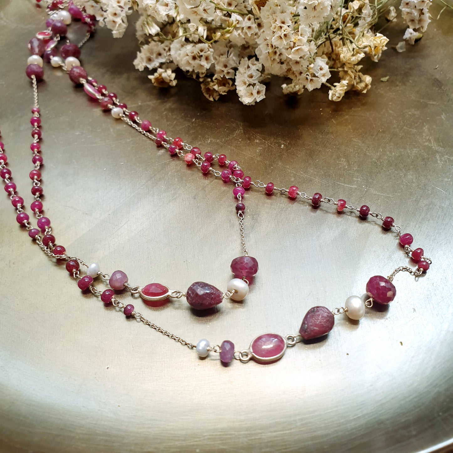 Lunga collana in argento con agate e perle di fiume