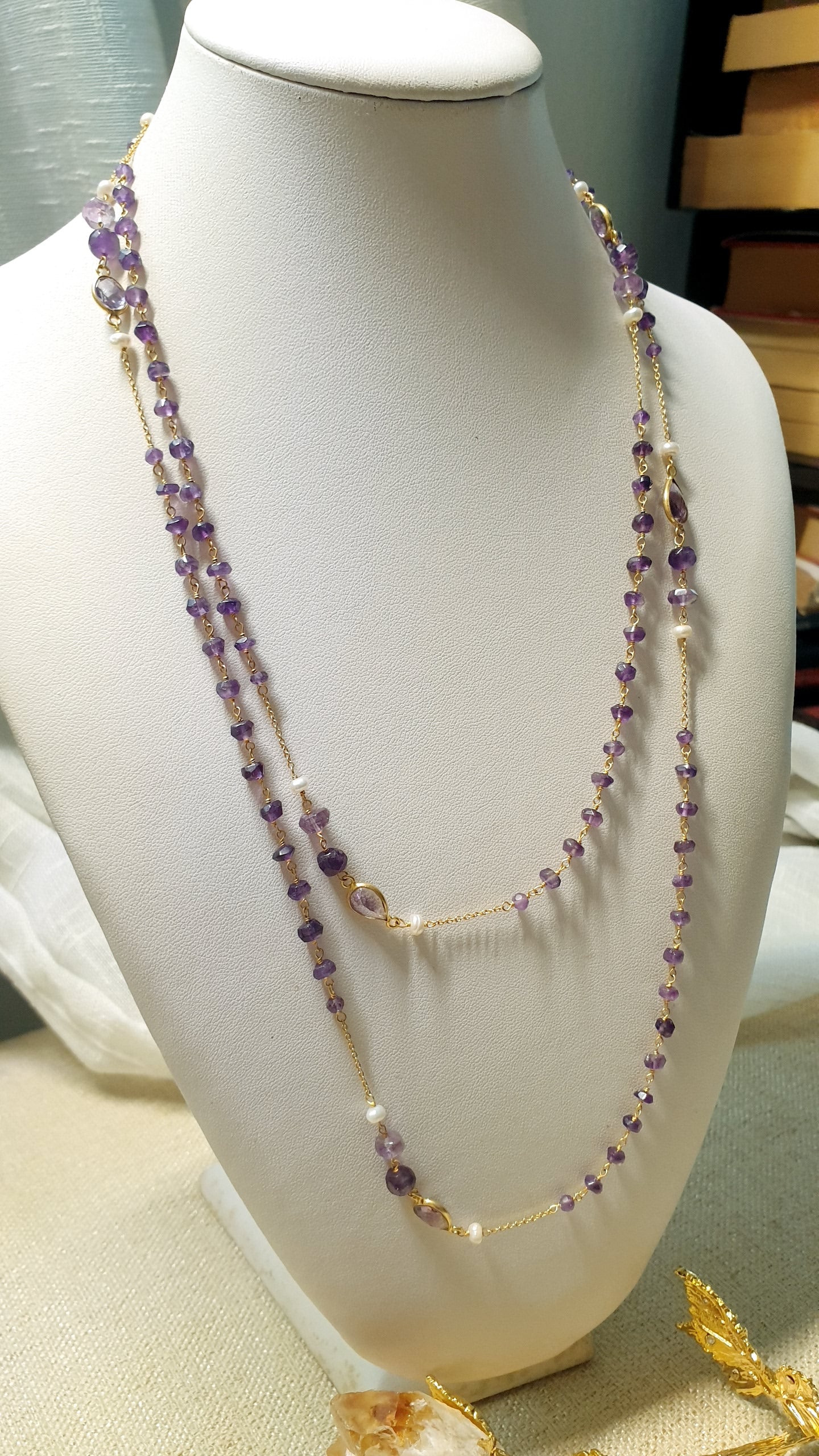 Lunga collana in argento con ametiste e perle di fiume