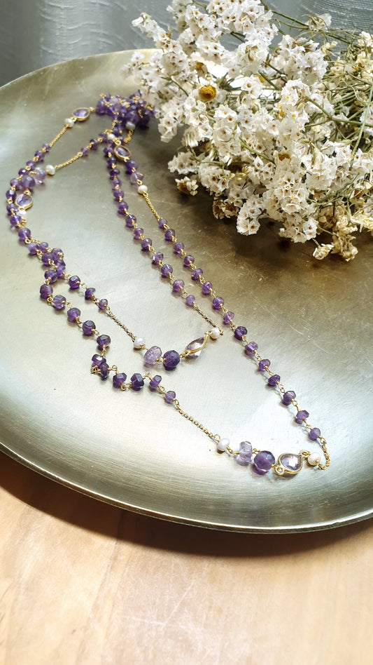 Lunga collana in argento con ametiste e perle di fiume