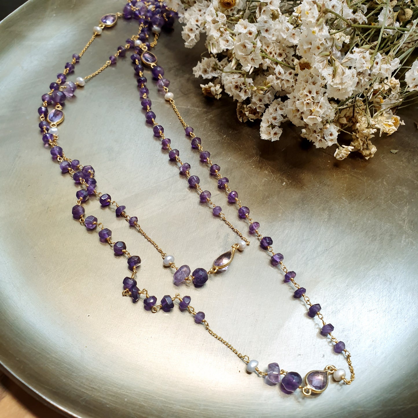 Lunga collana in argento con ametiste e perle di fiume